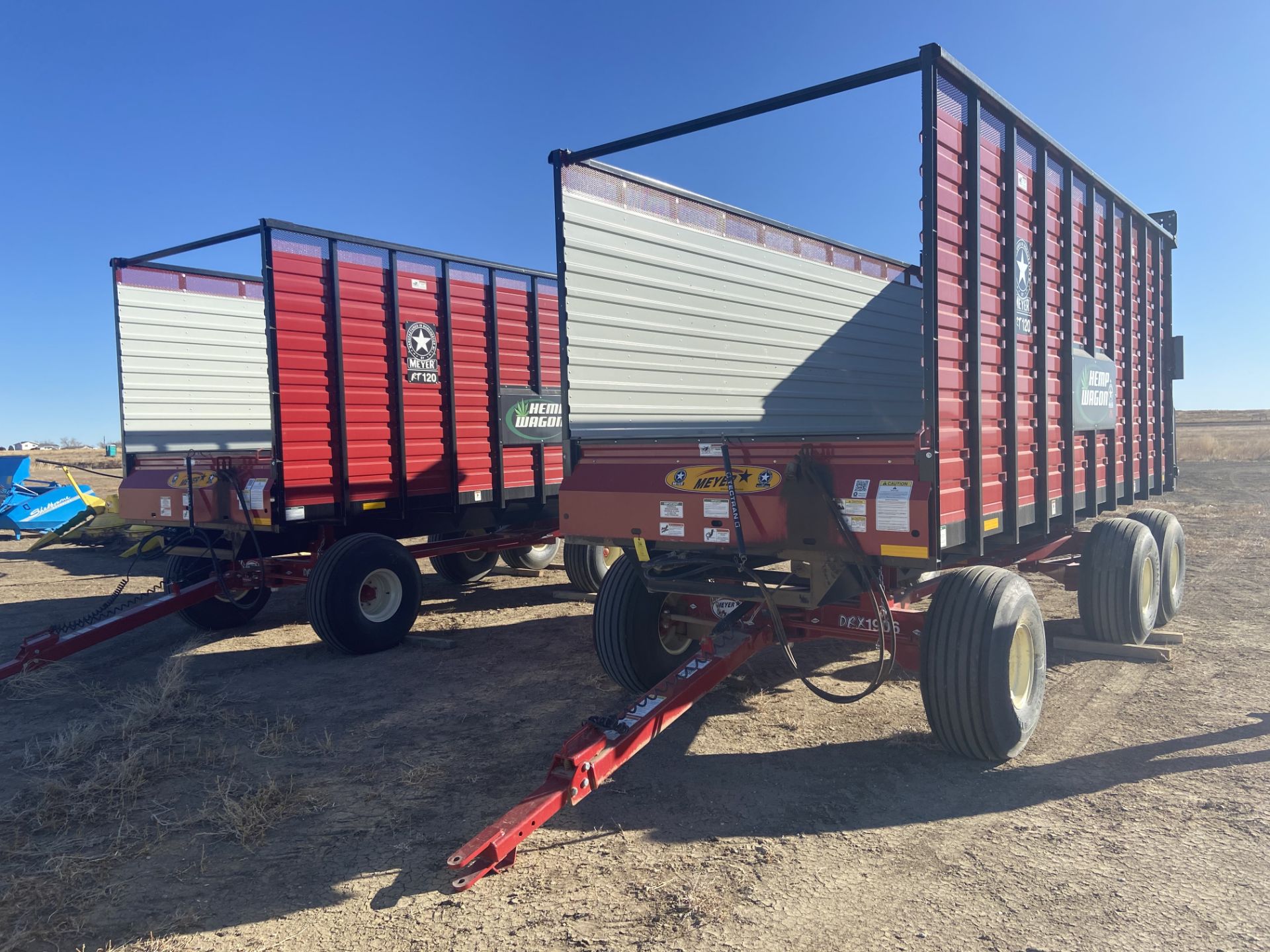 Meyer Manufacturing Live Floor Rear Unload Forage Box, Serial# 1919DRX217, Rigging/ Loading Fee: $ - Image 2 of 12