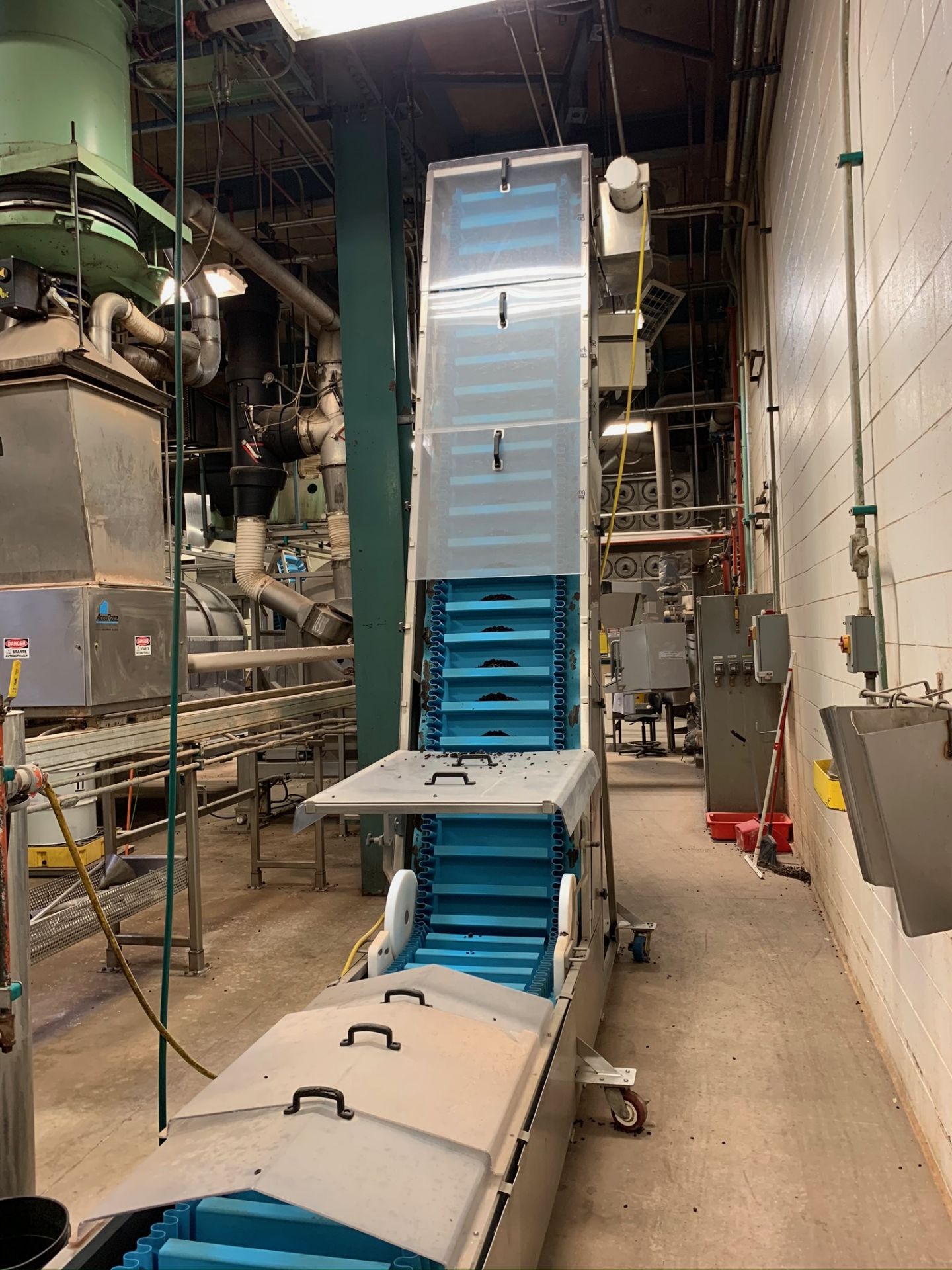 (Located in Burlington WI) Cleated Belt Z Conveyor