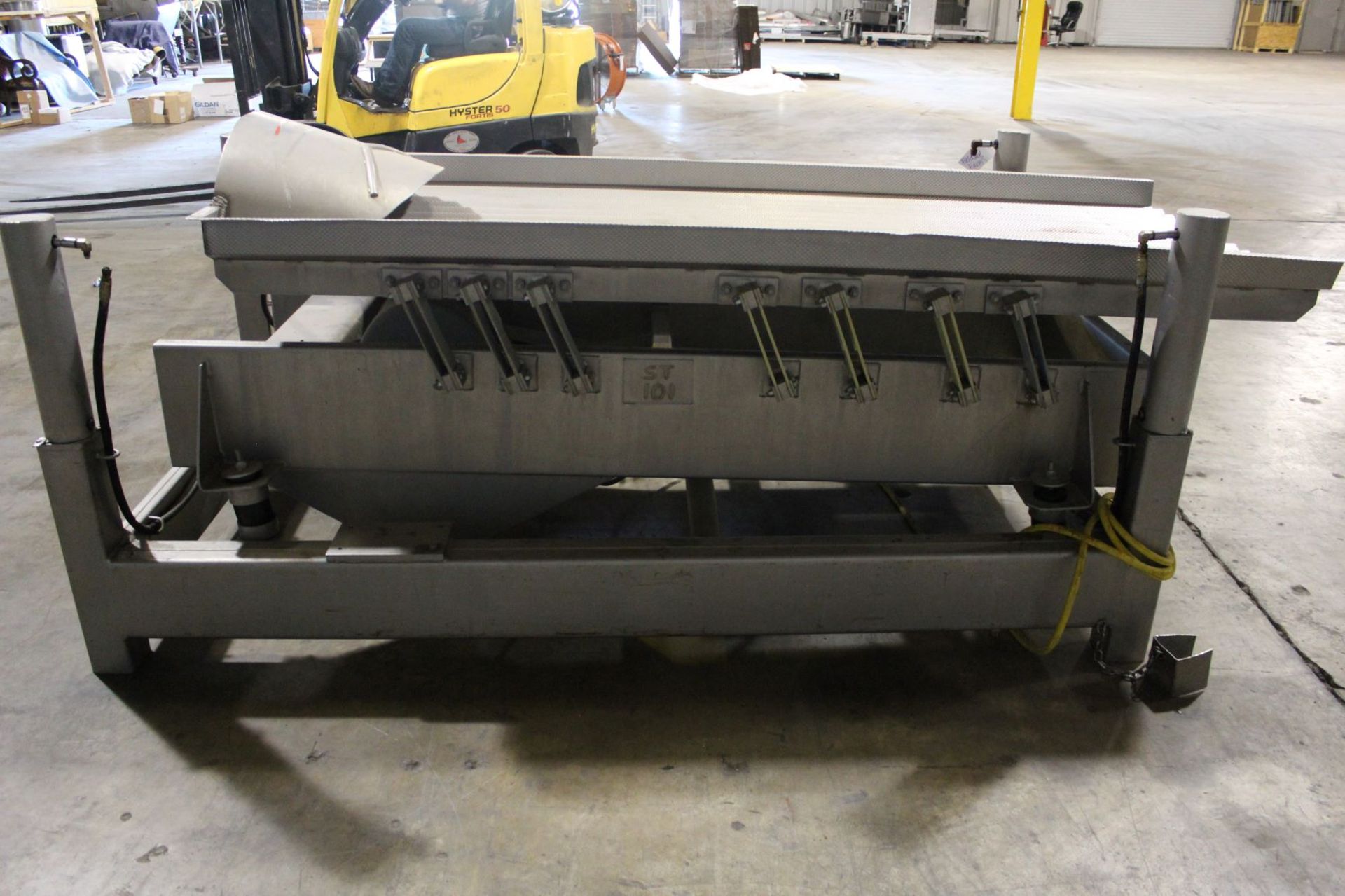 Key Shaker, Serial# 1790, 36'' x 8' ; electric with hyralic lift, Item# FFKeyShaker1790, Located in: - Image 3 of 4