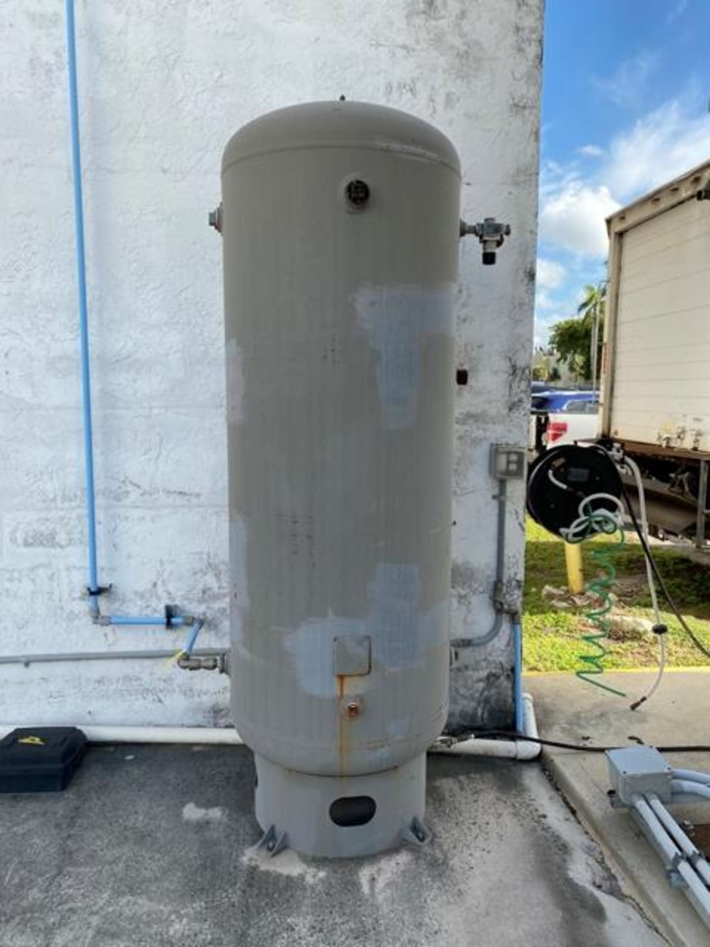 Manchester Air Compressor Tank, CAT #302420, MAWP 200 PSI @400F Rigging Price $300 - Image 2 of 3