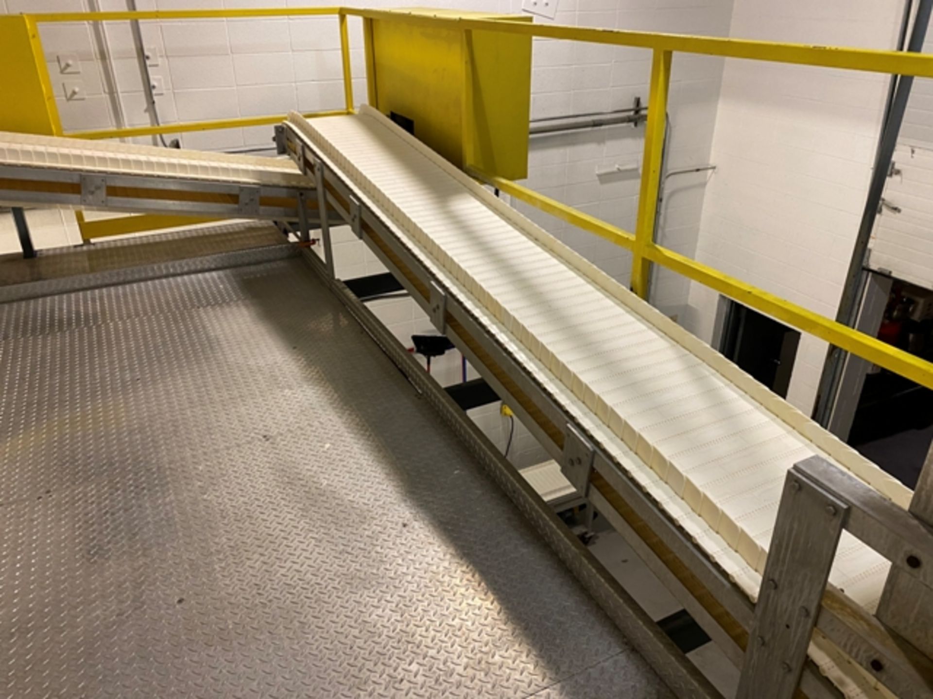 Material Conveyor System - Image 3 of 6