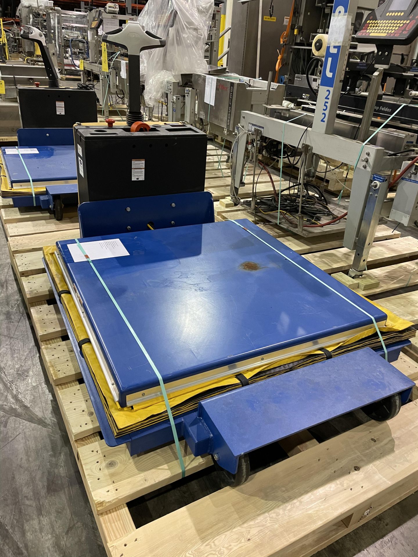 Vestil Pallet Jack/Lift Table - Electric Loading/Rigging Fee $100 - Image 2 of 4