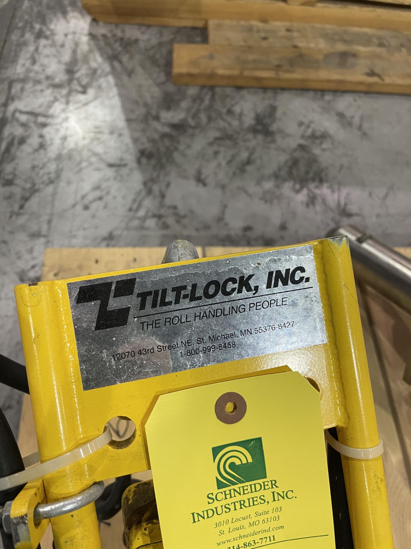 Tilt-Lock Hoist Model LS1-3 S/N 12350 Loading/Rigging Fee $35 - Image 2 of 3