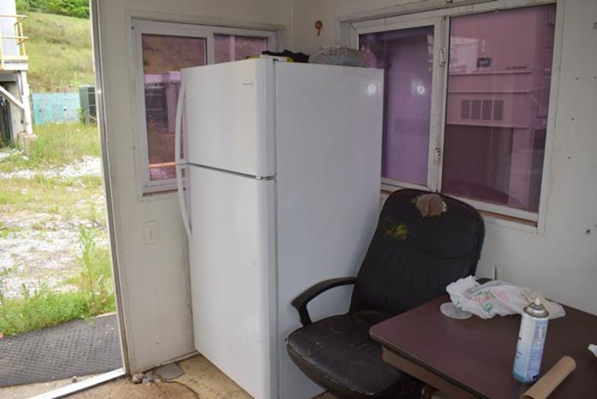Portable Building/Office, 8' x 12', Single Door w/Windows, Includes Frigidaire Refrigerator - Image 2 of 2
