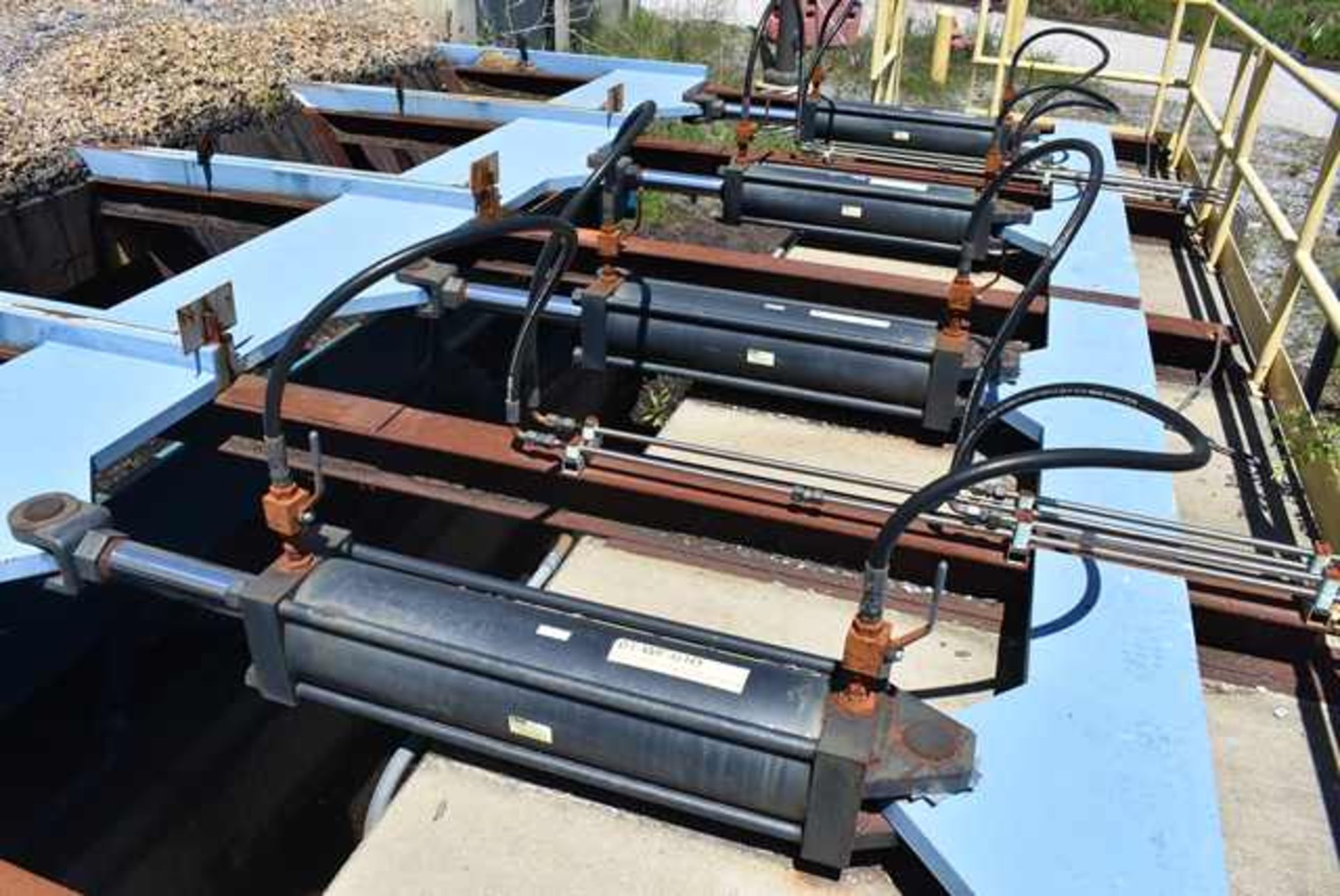 Bruks Hydraulic Power System Includes (4) 15 HP Motors and (4) Hydraulic Cylinders - Image 2 of 2