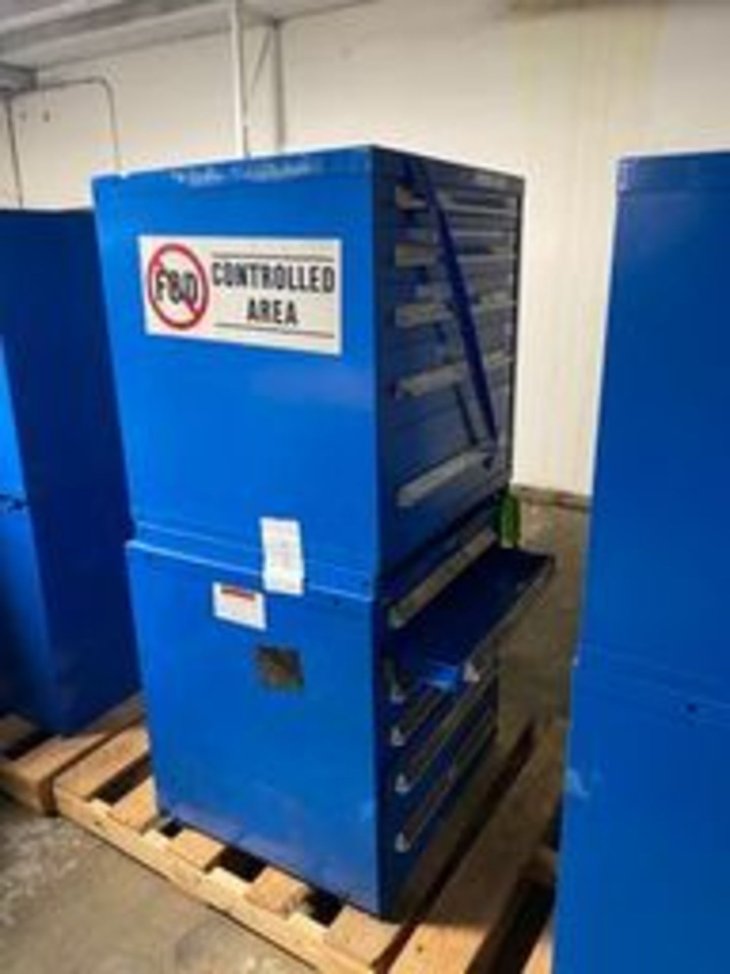 (2) Blue (vidmar like) Tool Boxes Rigging Price: $100 - Image 2 of 2