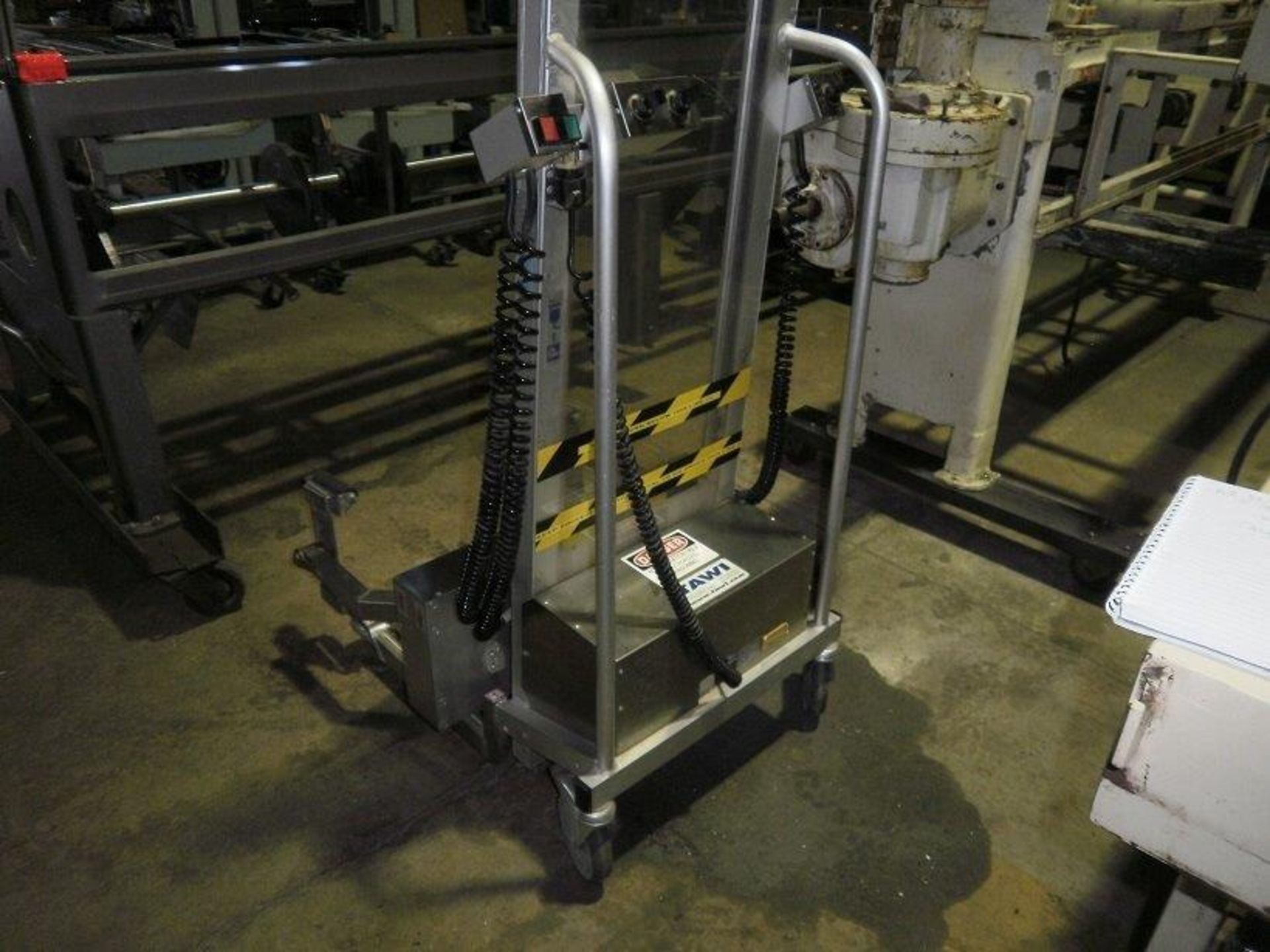 Tawi Lifter, Battery operated (Needs new Battery) Portable