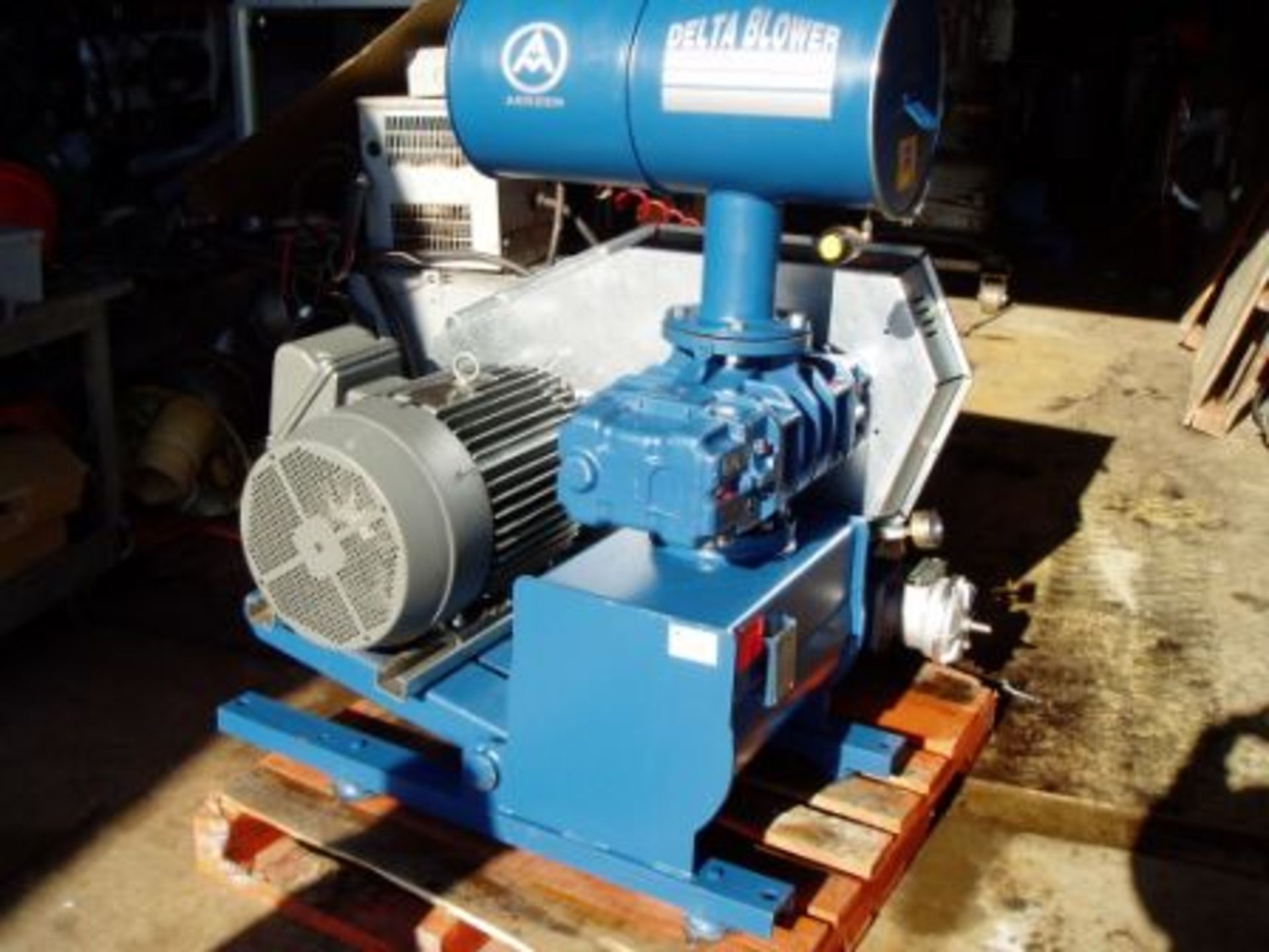 Aerzen Delta Blower c/w 30hp motor, Serial # 34850, Capacity V 48 L, Working Pressure: PS 1.1 Bar, W - Image 2 of 4