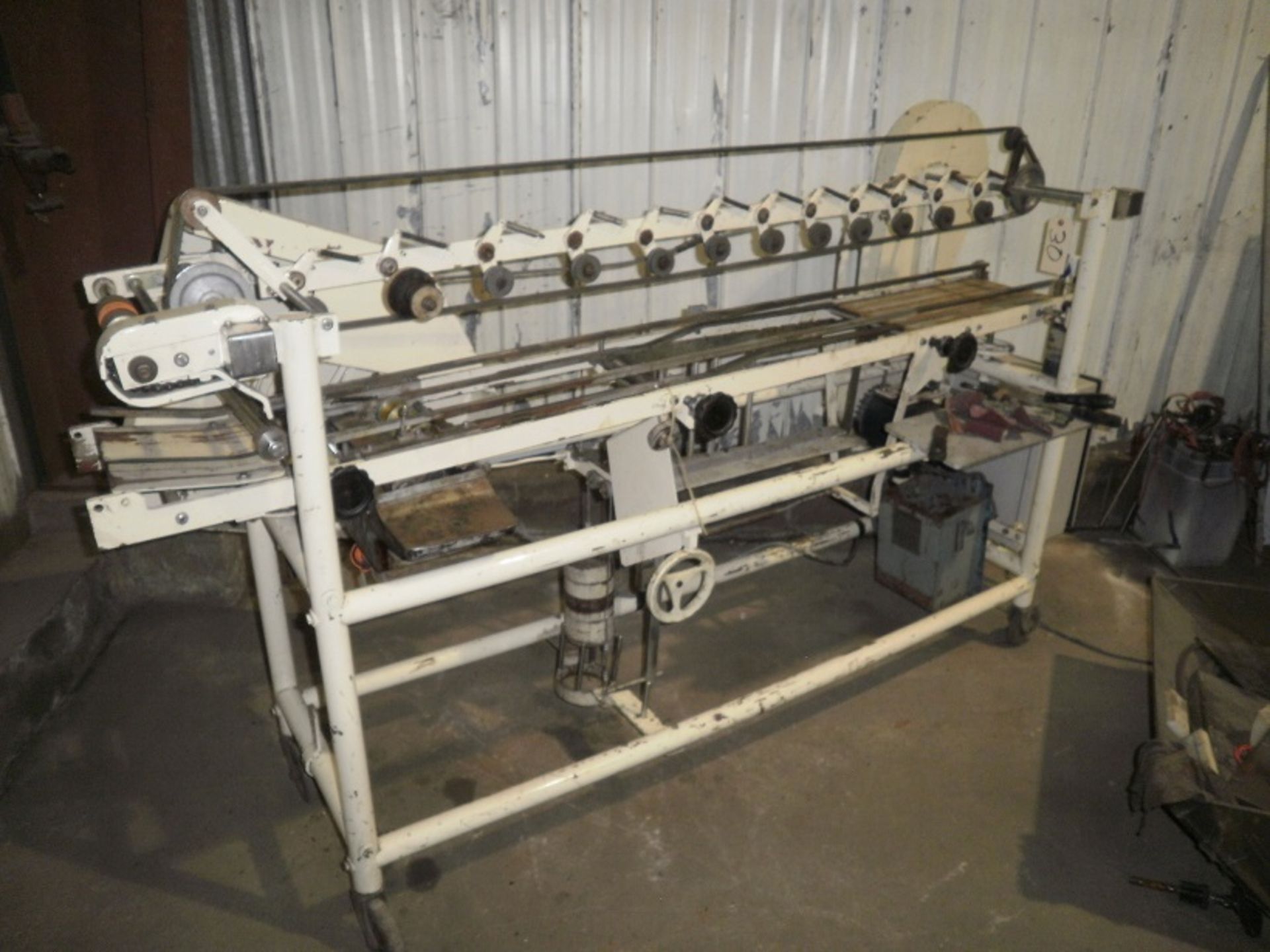 401/502 Roll through labeler, cold glue, handles 401 & 502 cans, in good working condition, MFG: i