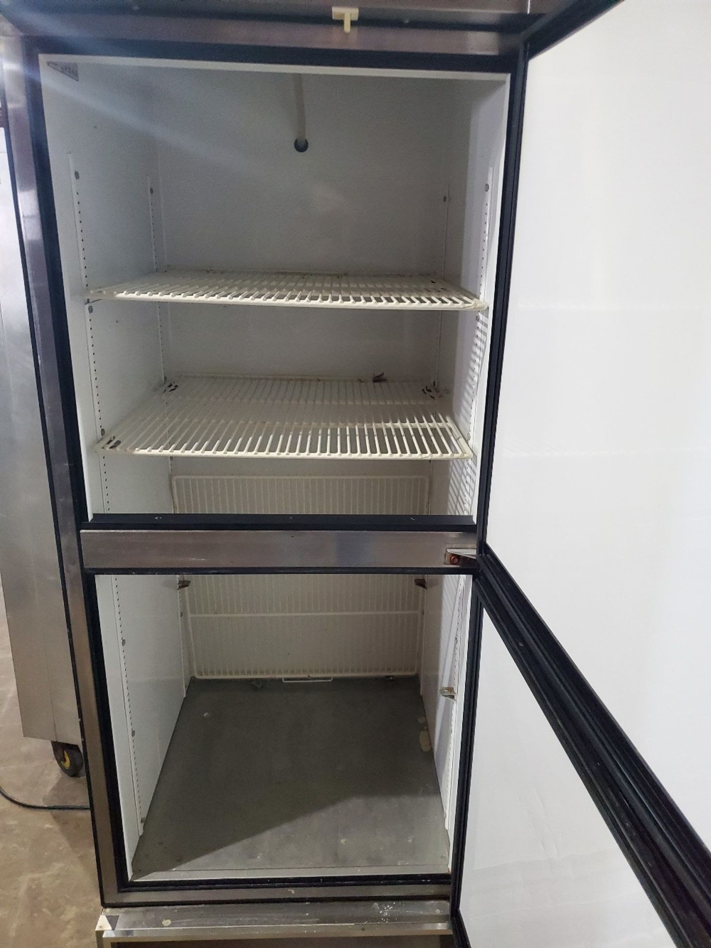 True refrigerator Split single door Model T-23-2 Serial# - 12072935 115 volts 1/3 hp 7.5 amps *** - Image 2 of 6