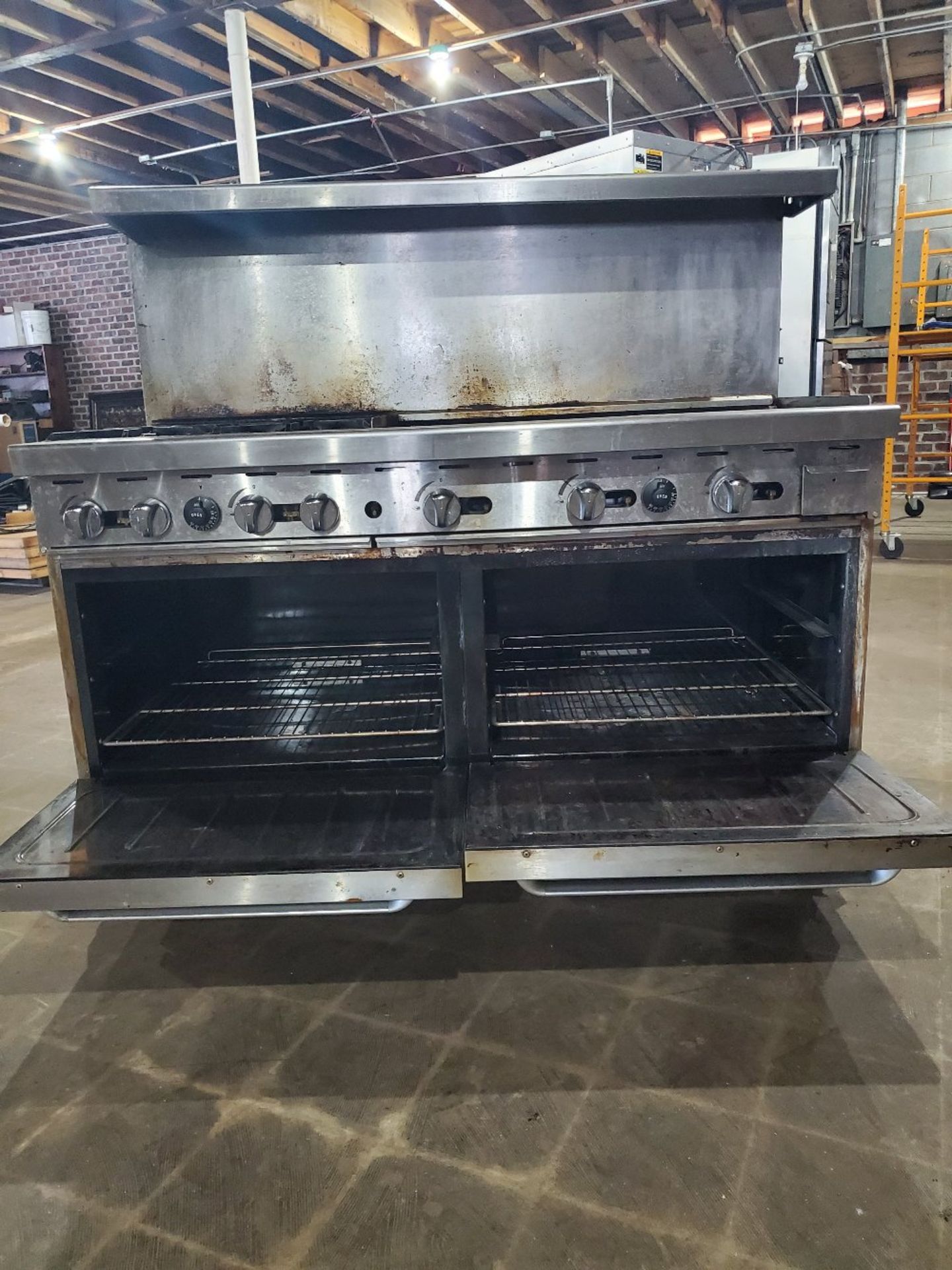 Cook rite commercial range 4 burner , flat top , double oven Natural gas Unit will be cleaned - Image 3 of 5