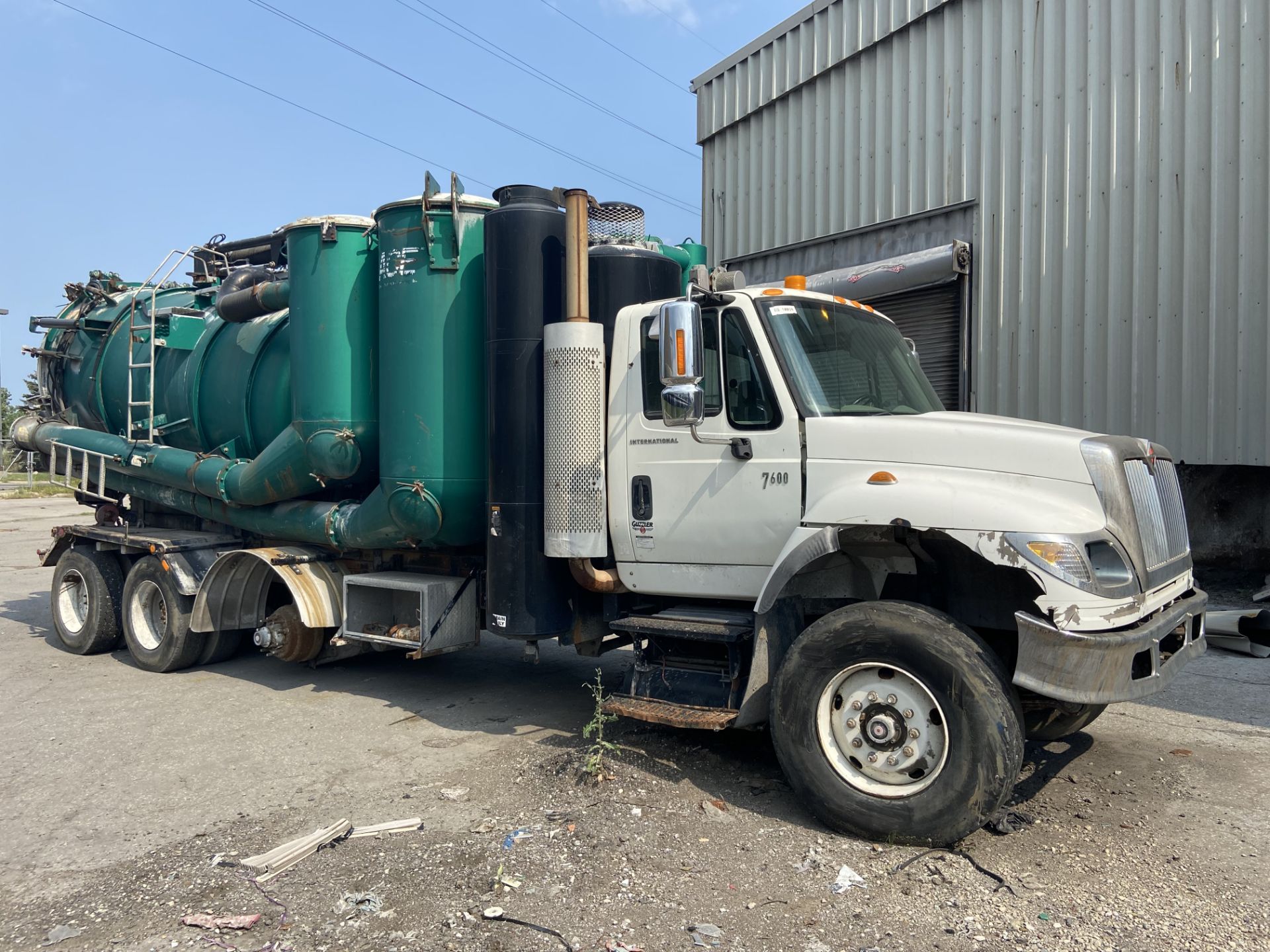 International Vacuum Truck, Model# 7600 6X4, VIN 1HTWYSBT45J054105, Blower Model# SIAV 8702, Serial# - Image 2 of 12