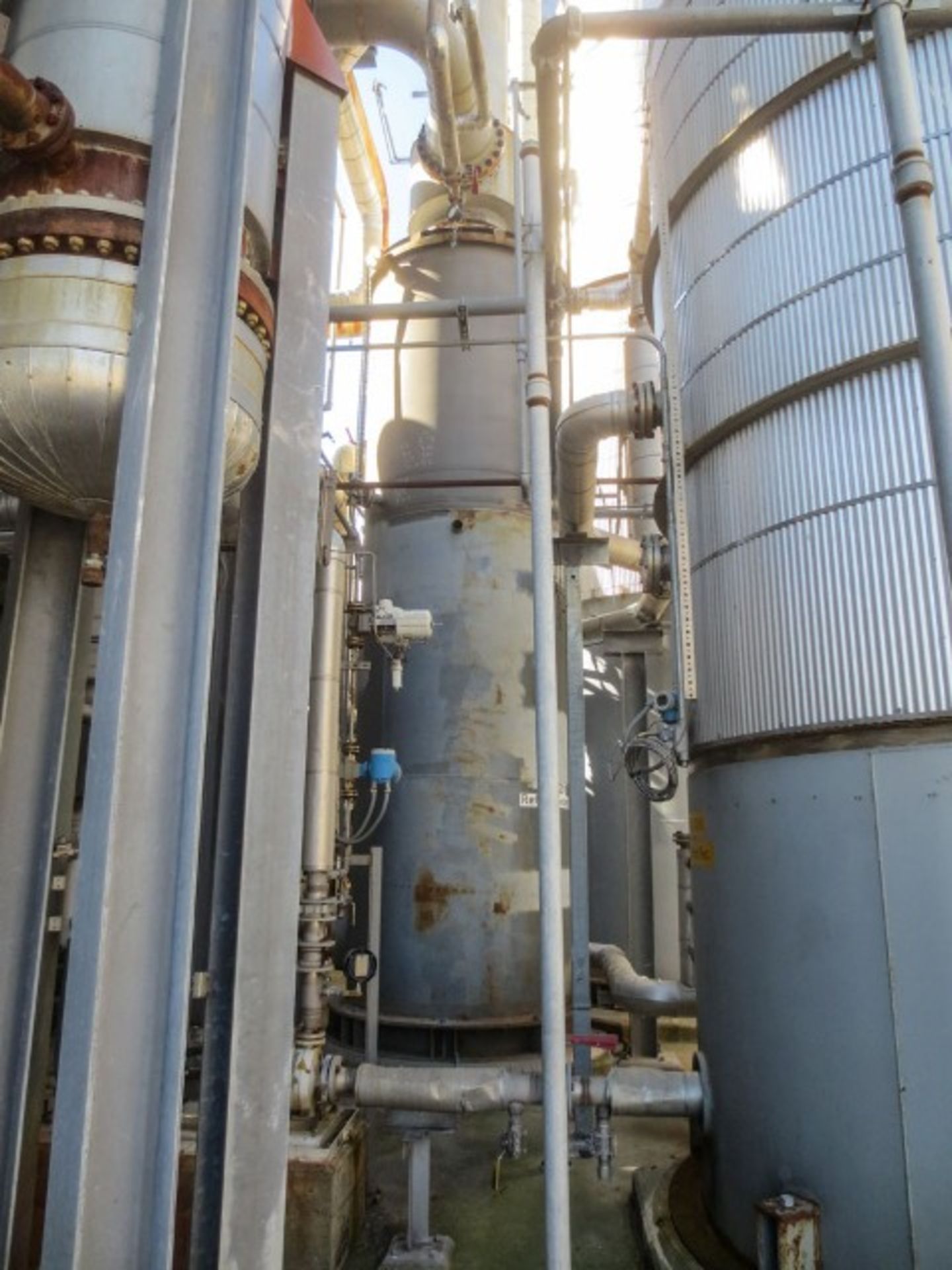 Condenser. Heat exchanger vertical shell & tube design with skirt. 1 pass. Size 32" OD x 72" OD x - Image 4 of 4