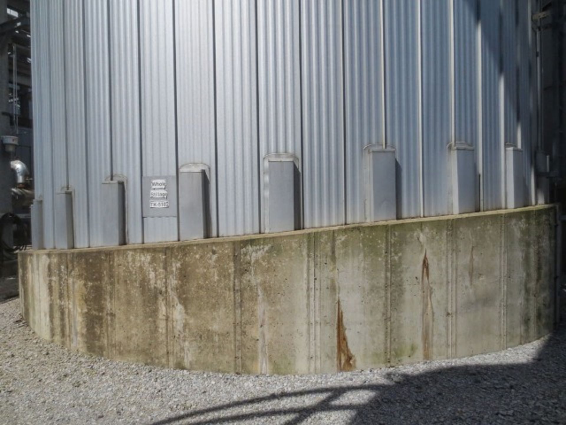 Vertical tank stainless steel 304 AP 650I rated. MAWP at 0.25 psig at 300F. Size is 28'-6" dia x 38' - Image 4 of 6