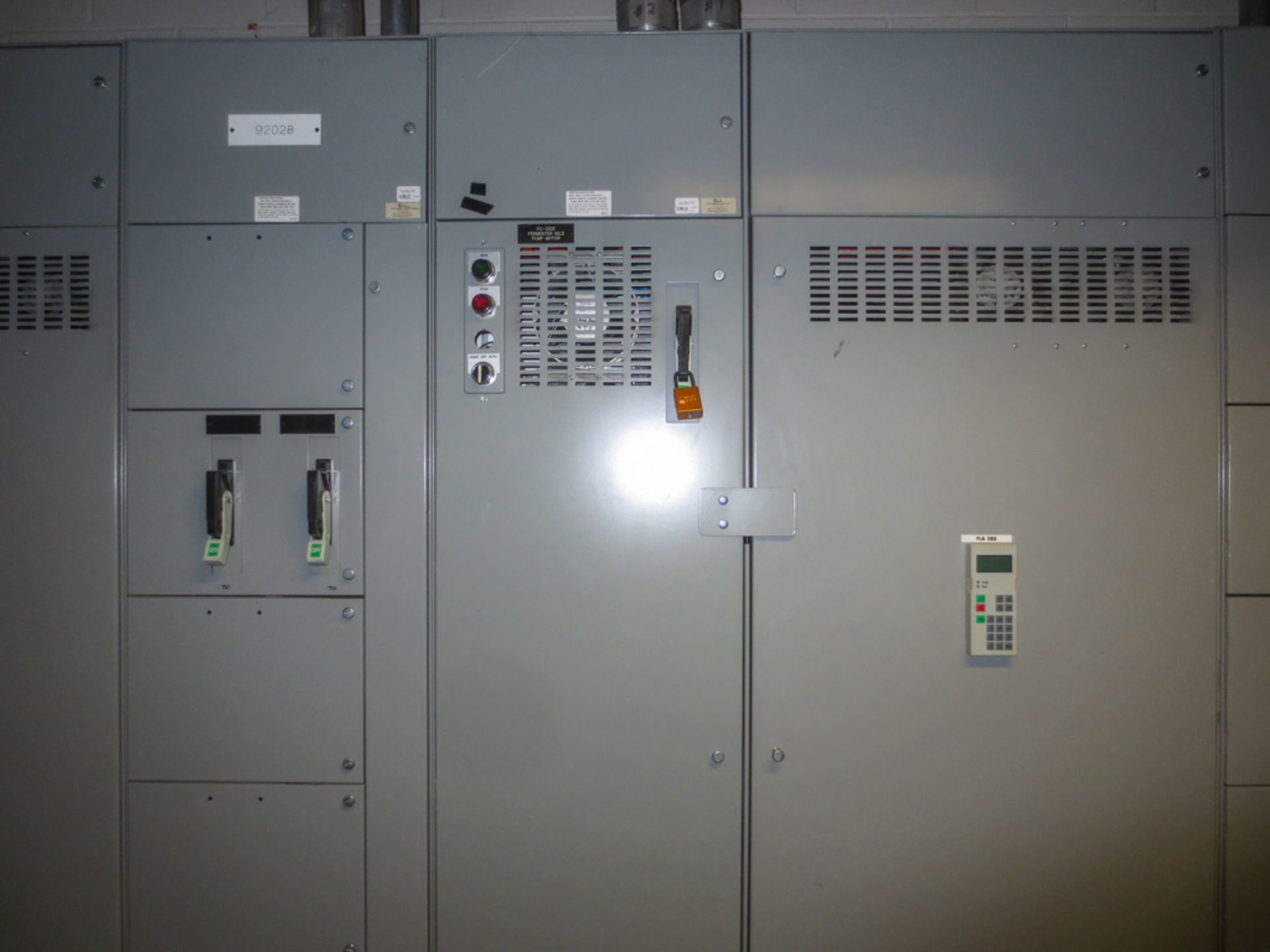MCC 480v 1200A. Siemens 1200A horizontal, 600A vertical bus. Has 7 sections containing (3) size 3 st - Image 6 of 7