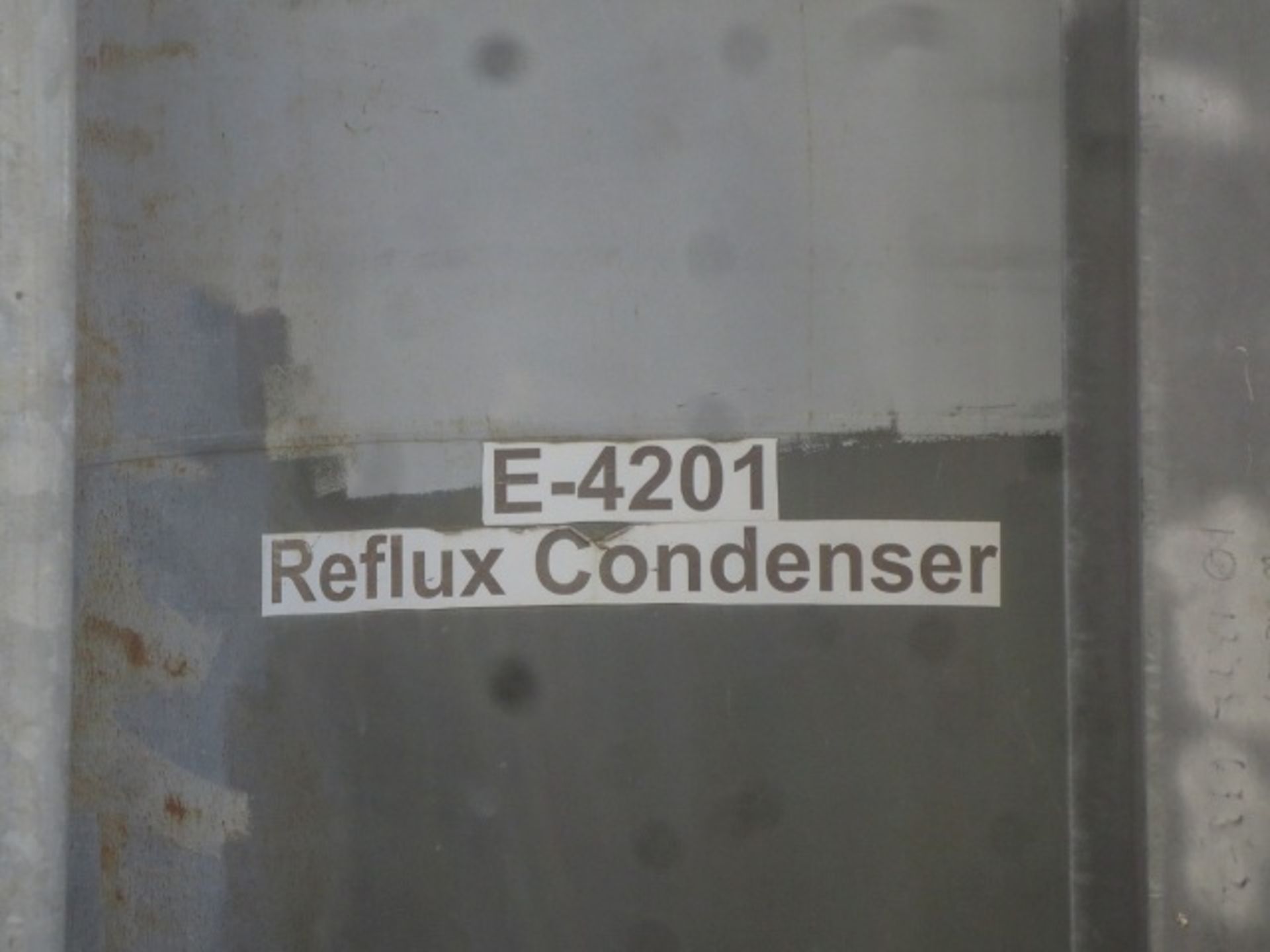 Condenser. Heat exchanger vertical shell & tube design with skirt. 1 pass. Size 32" OD x 72" OD x - Image 3 of 4