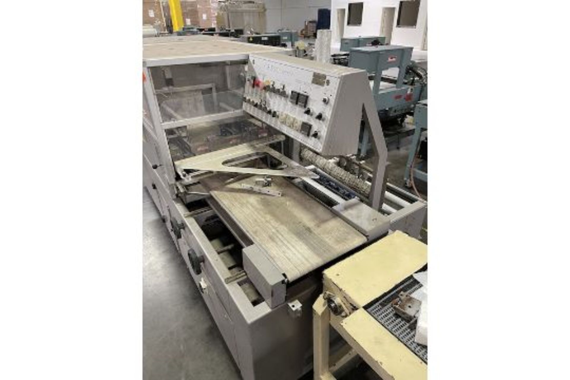 CS 5600 Copatta Tray Sealer with Heat Tunnel, 16" Wide Feed Belt, Rigging/Loading Fee $50 - Image 2 of 3