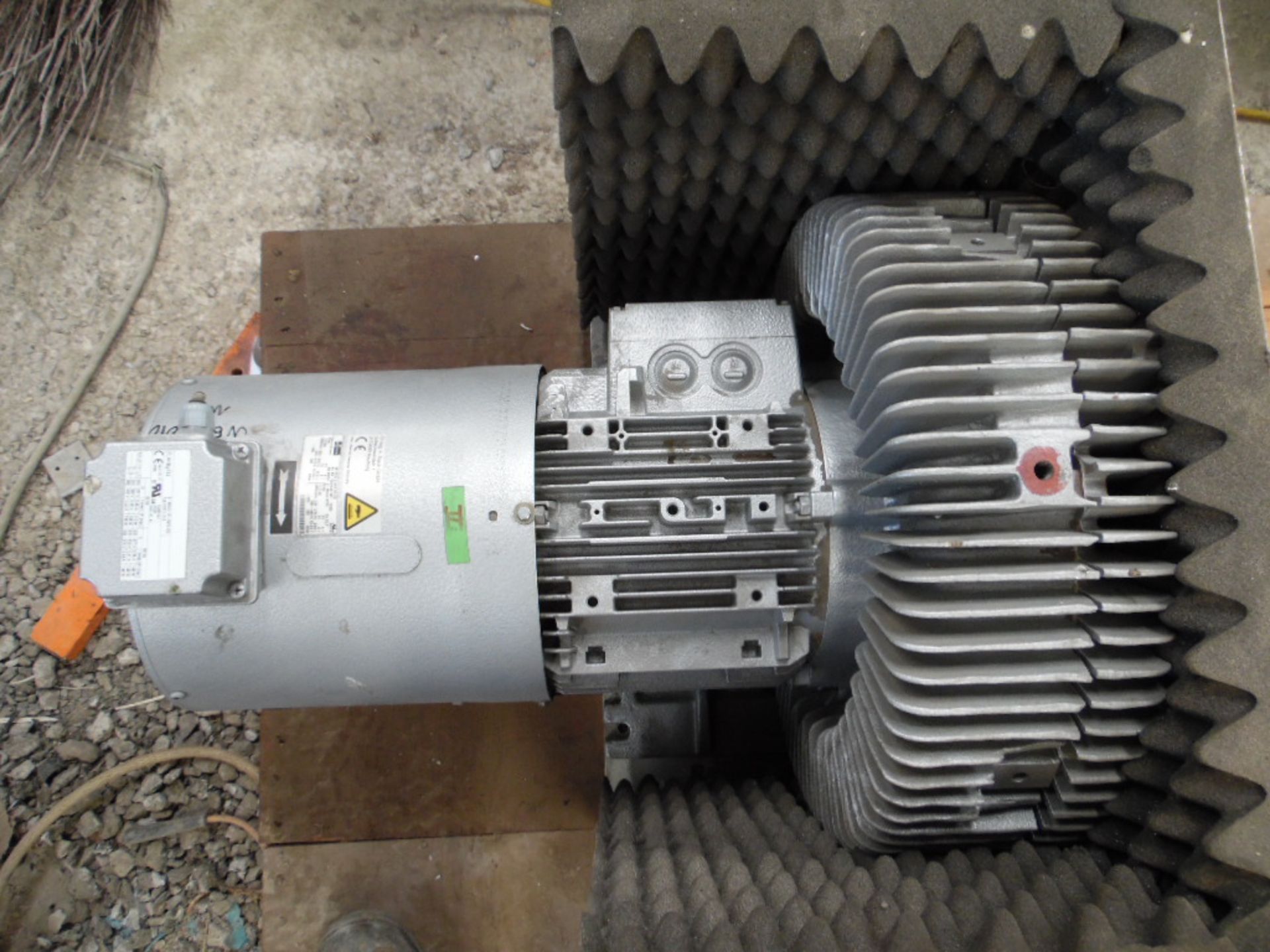 Turbina con motor IPSS, a 2 fases. (Turbine with IPSS motor, 2 phases). - Image 2 of 3