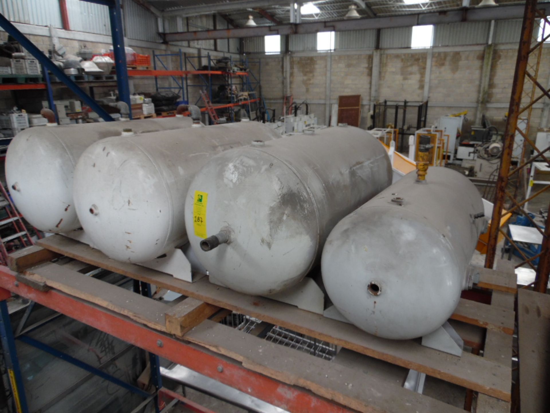 4 tanques para aire comprimido (4 tanks fot compressed air). - Image 2 of 2