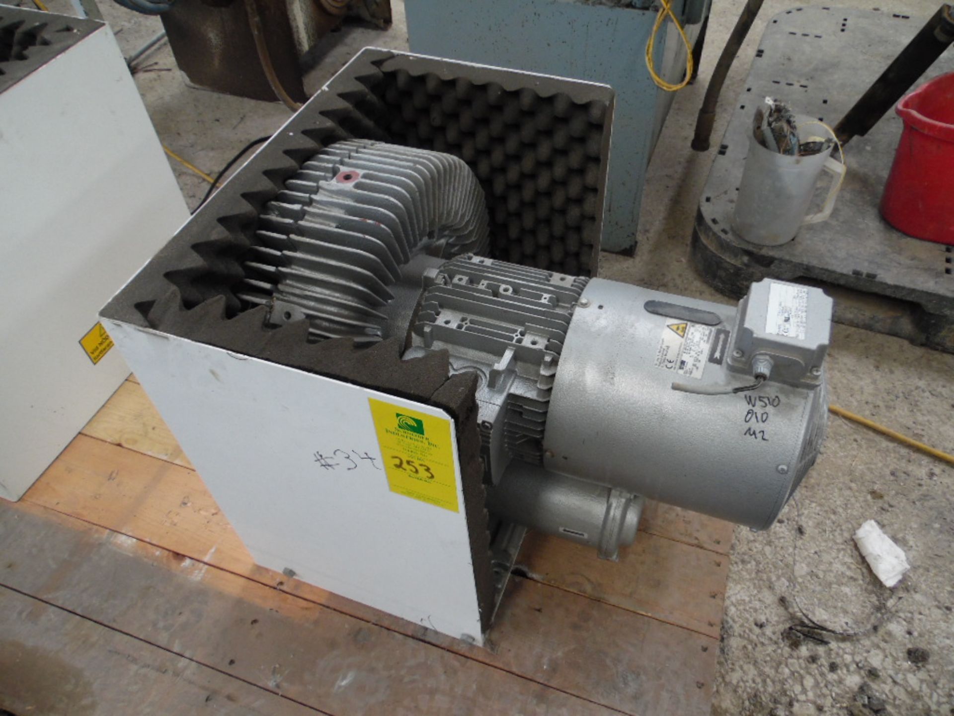 Turbina con motor IPSS, a 2 fases. (Turbine with IPSS motor, 2 phases).