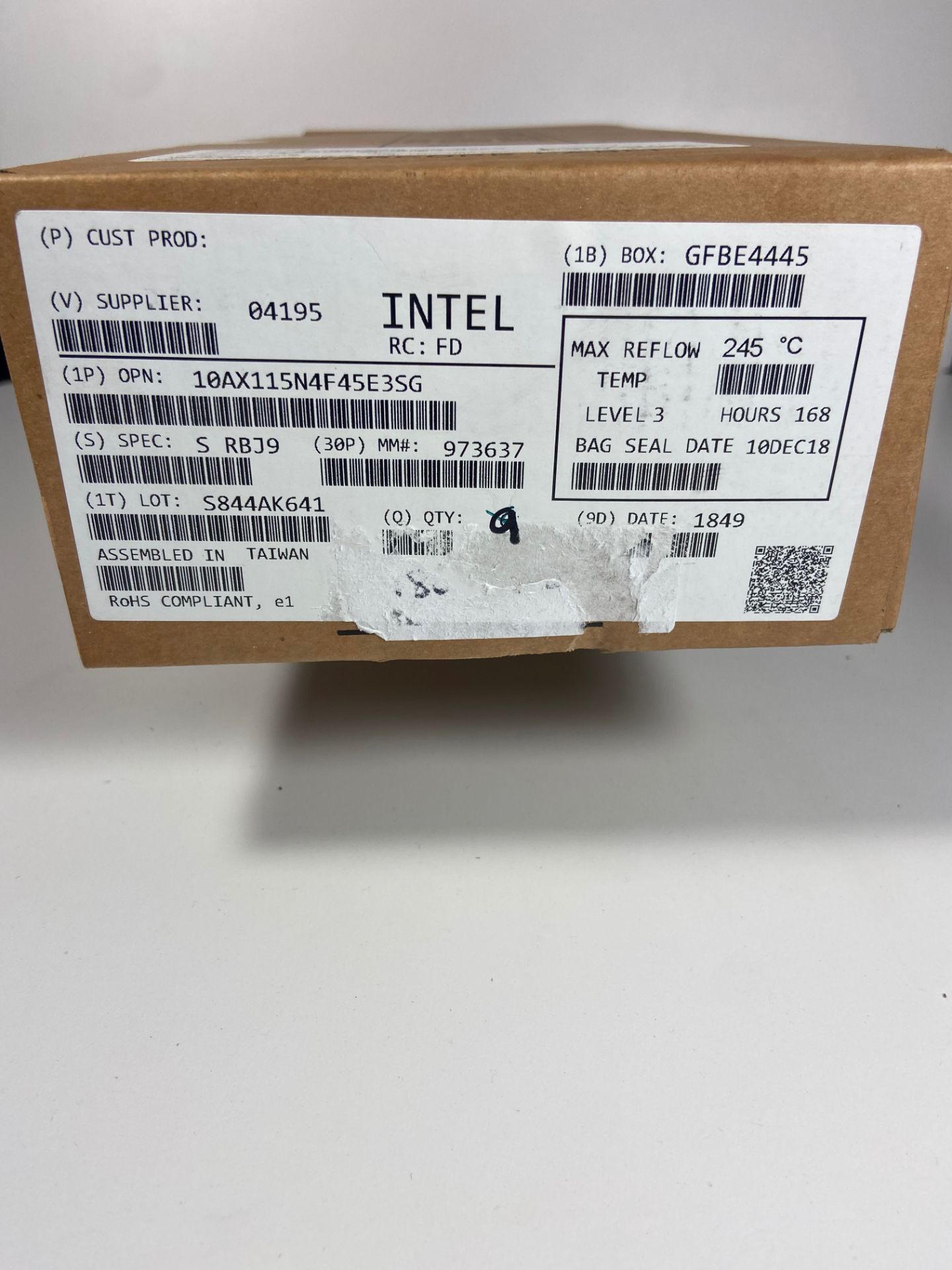 Intel 10AX115N4F45E3SG, QTY 9, FPGA Arria 10 GX Family 1150000 Cells 20nm Technology 0.9V - Image 3 of 6