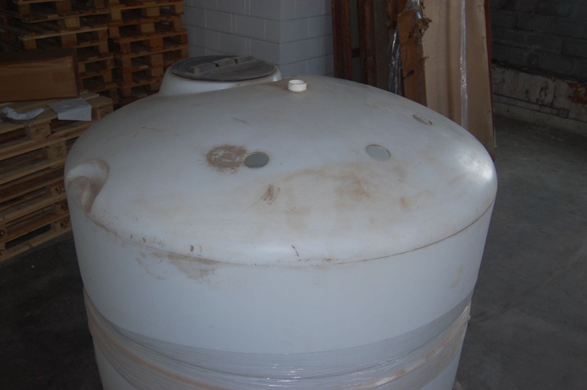 low profile plastic tank 625 gal 66x52" 18" access man hole 3 inch id outlet fitting ***LOADING - Image 5 of 5