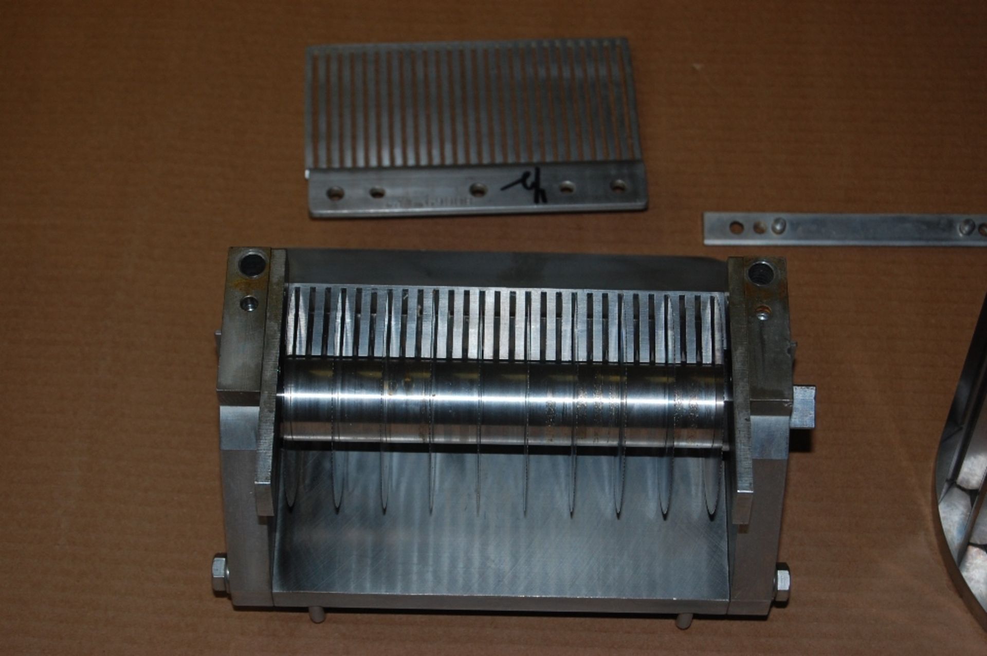 Urschel sprint 1/2 inch crossknife spindle assembly and circular spindle support assembly stripper - Image 5 of 9