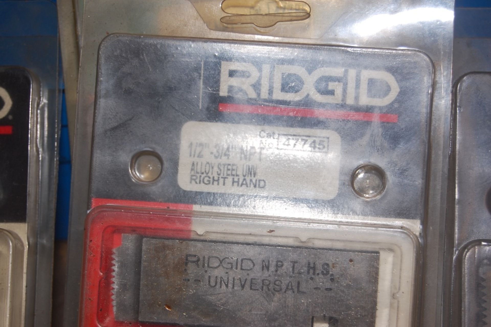 Ridgid pipe threader model 535 with 3 heads on rolling cart includes both work stands ***LOADING FEE - Image 22 of 23