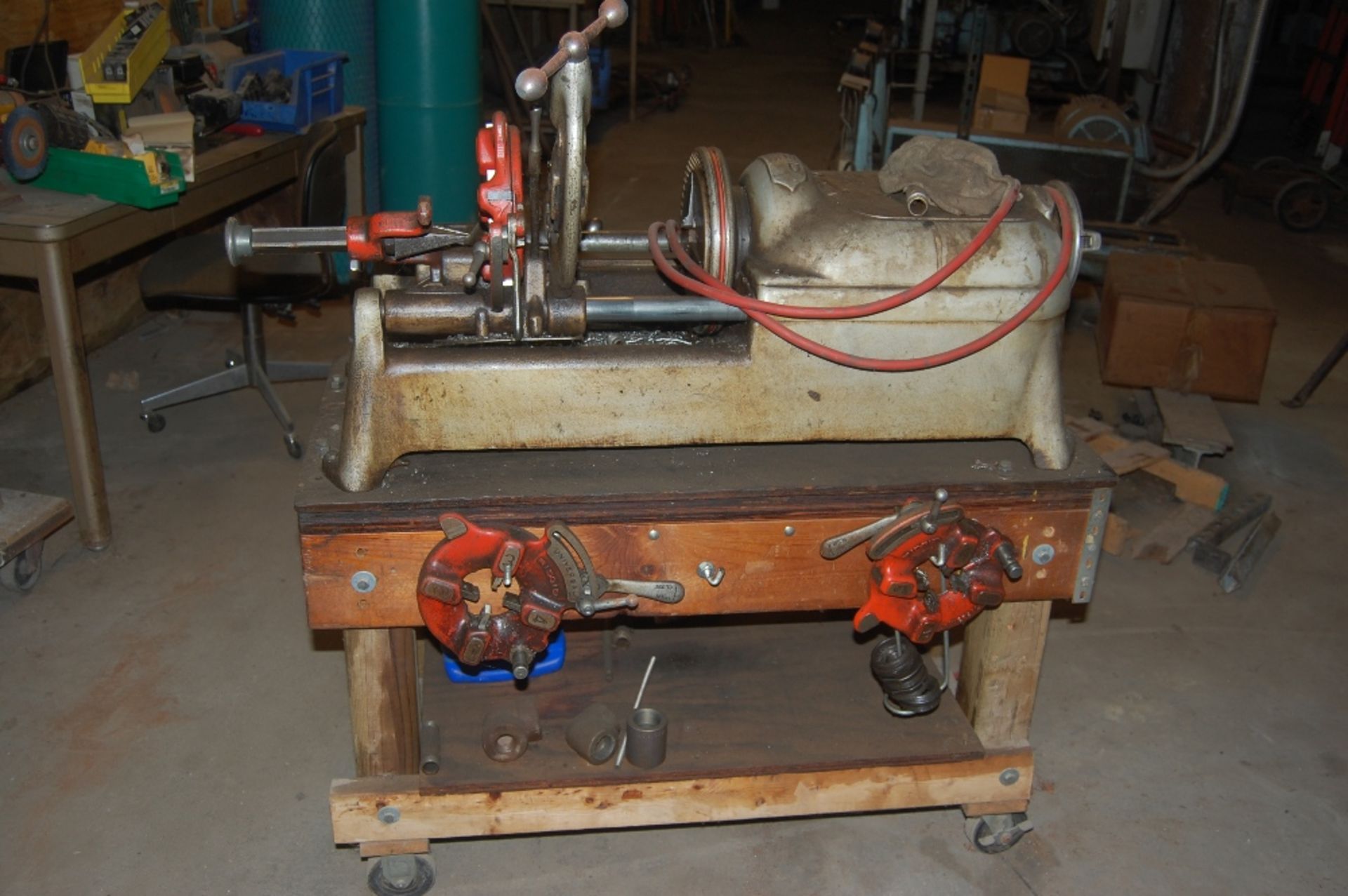 Ridgid pipe threader model 535 with 3 heads on rolling cart includes both work stands ***LOADING FEE - Image 4 of 23