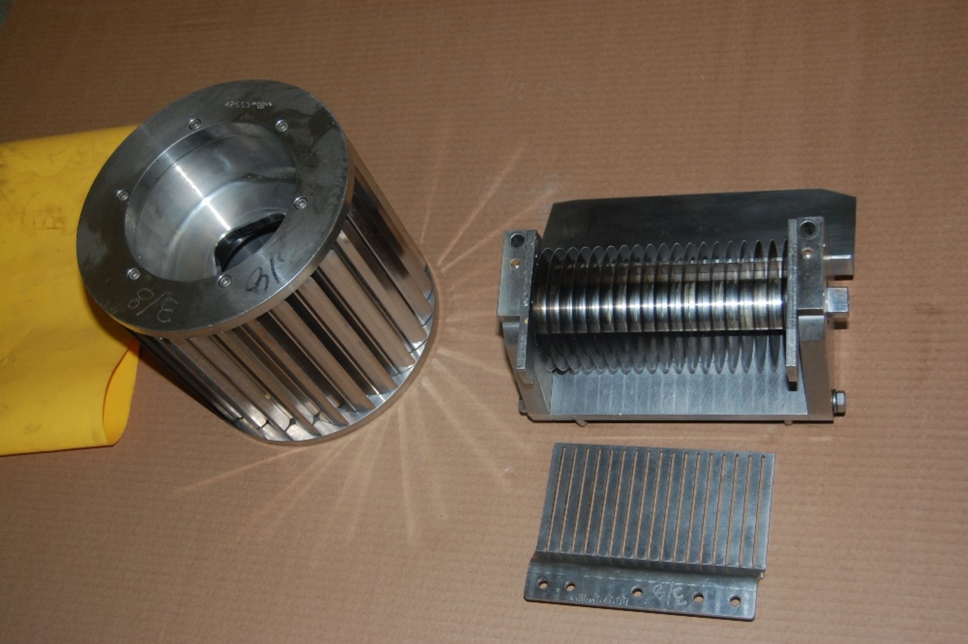 Urschel sprint 3/8 inch crossknife spindle assembly and circular spindle support assembly stripper - Image 2 of 7