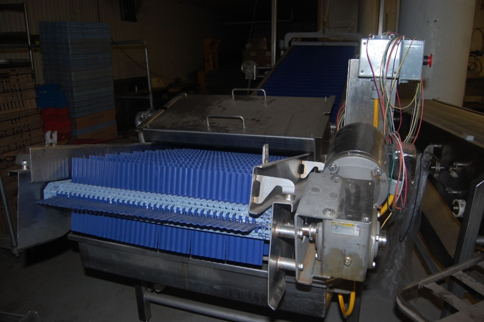 Vegetable washer & conveyor w poly cleated 24 inch belt 208 / 460V 3ph motor SS 16" deep x 13 ft - Image 13 of 19