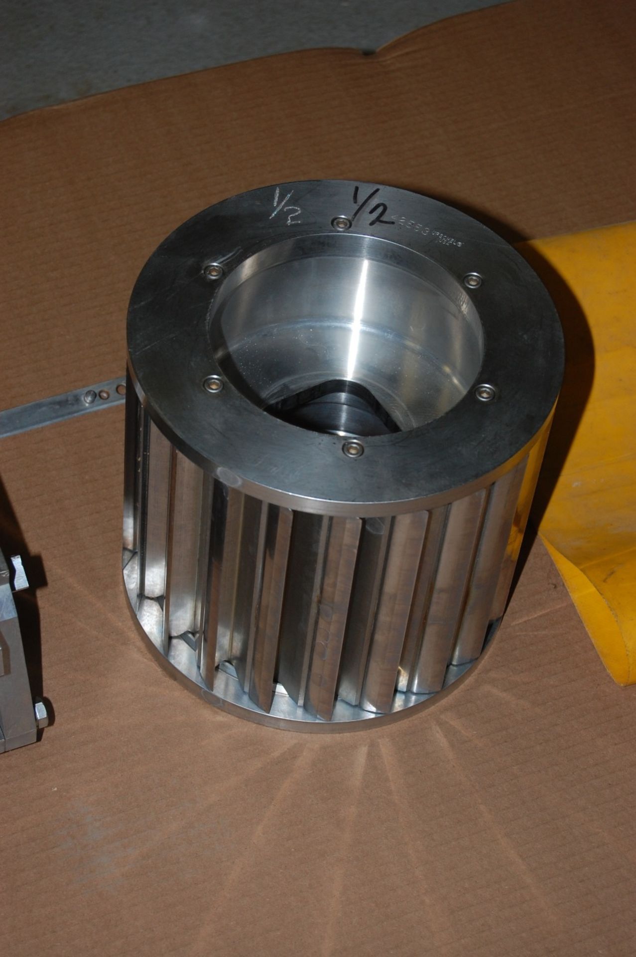 Urschel sprint 1/2 inch crossknife spindle assembly and circular spindle support assembly stripper - Image 7 of 9