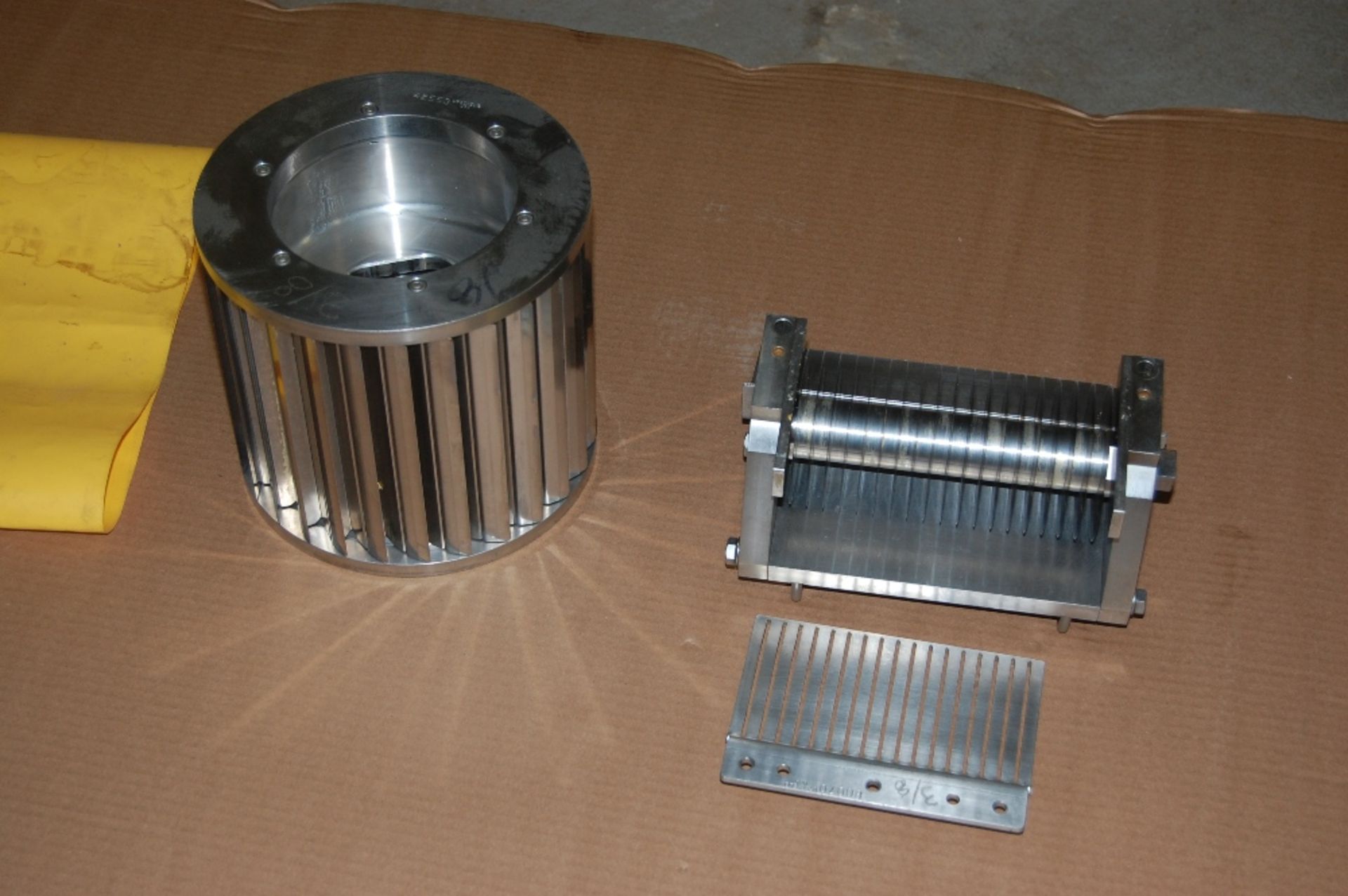 Urschel sprint 3/8 inch crossknife spindle assembly and circular spindle support assembly stripper - Image 6 of 7
