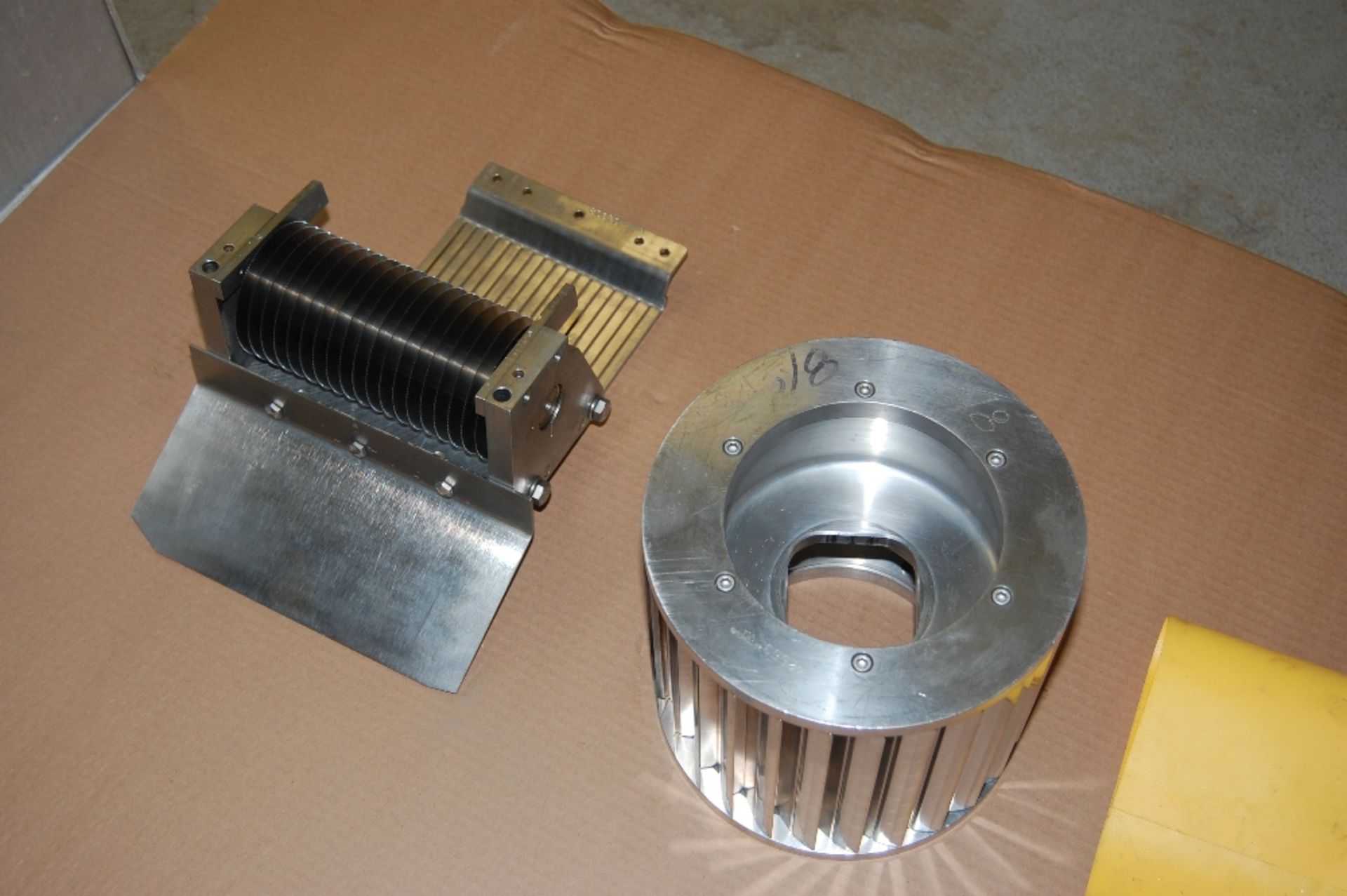 Urschel sprint 3/8 inch crossknife spindle assembly and circular spindle support assembly stripper - Image 7 of 7