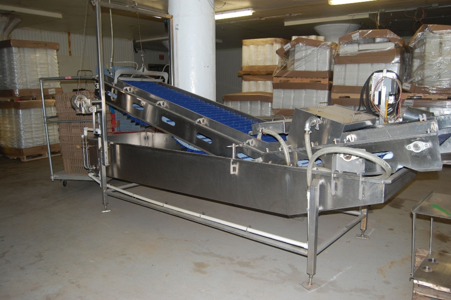 Vegetable washer & conveyor w poly cleated 24 inch belt 208 / 460V 3ph motor SS 16" deep x 13 ft