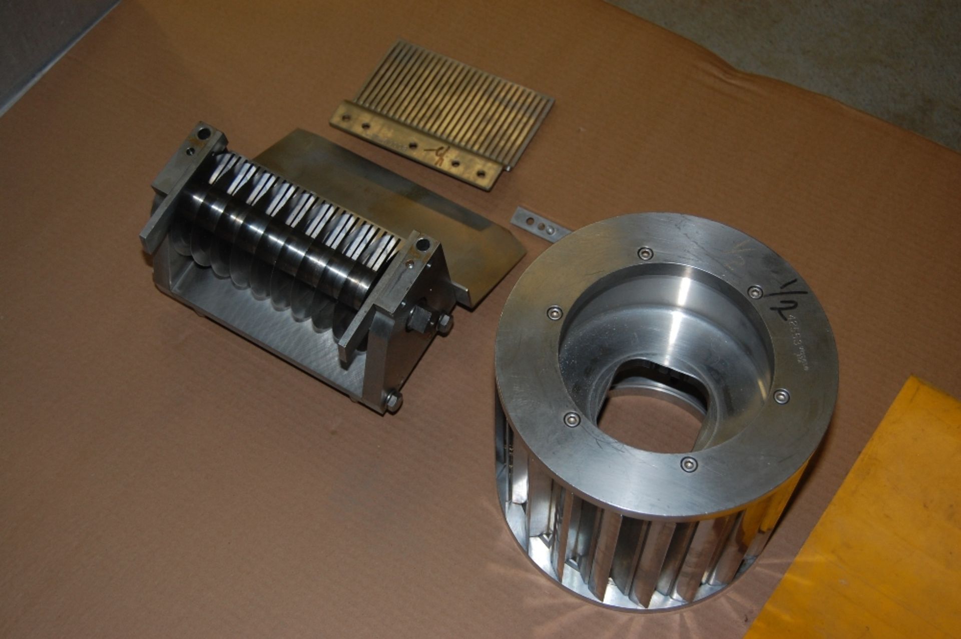 Urschel sprint 1/2 inch crossknife spindle assembly and circular spindle support assembly stripper