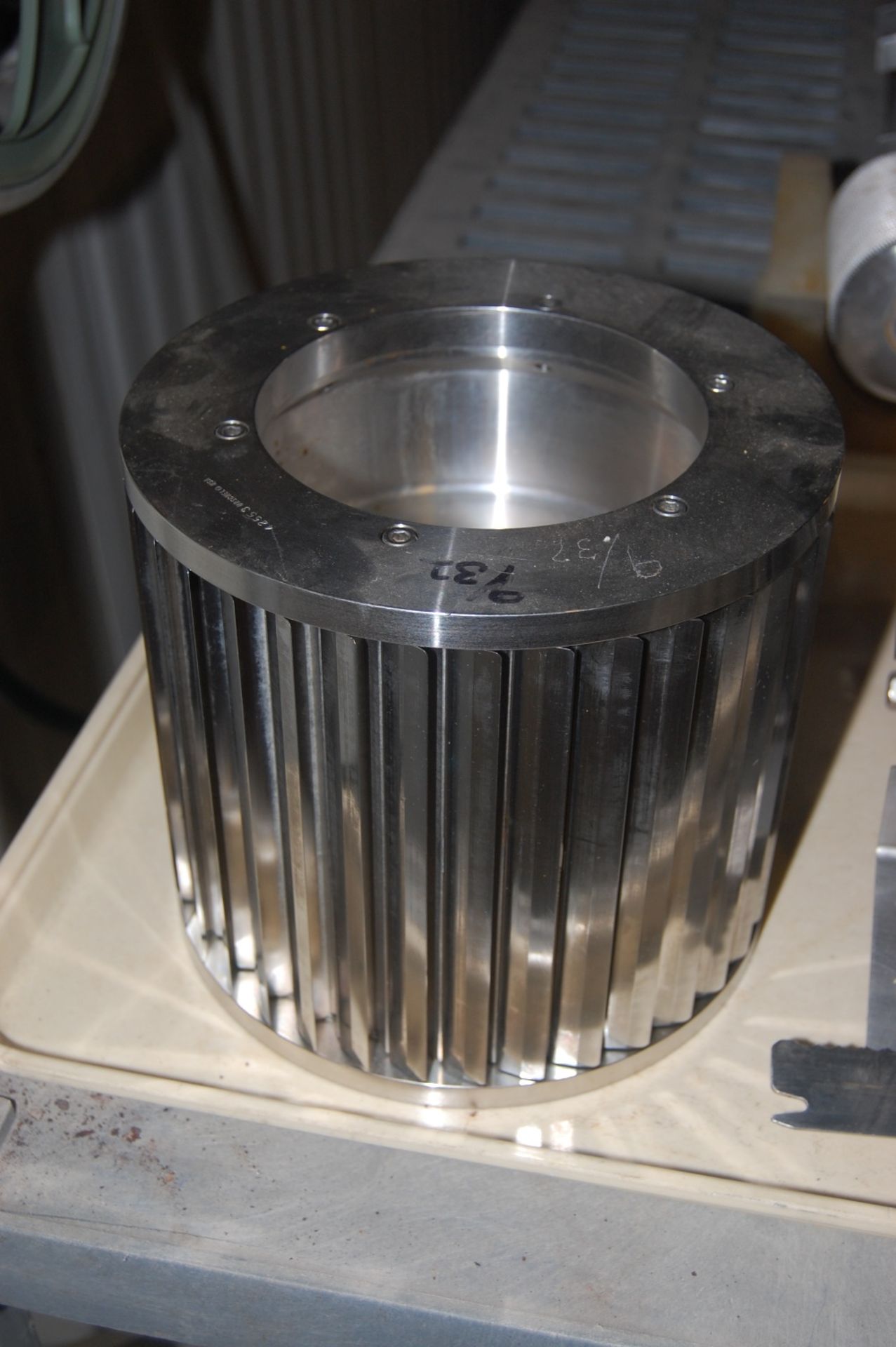 Urschel sprint 9/32 inch crossknife spindle assembly and 1/4 circular spindle support assembly - Image 2 of 4