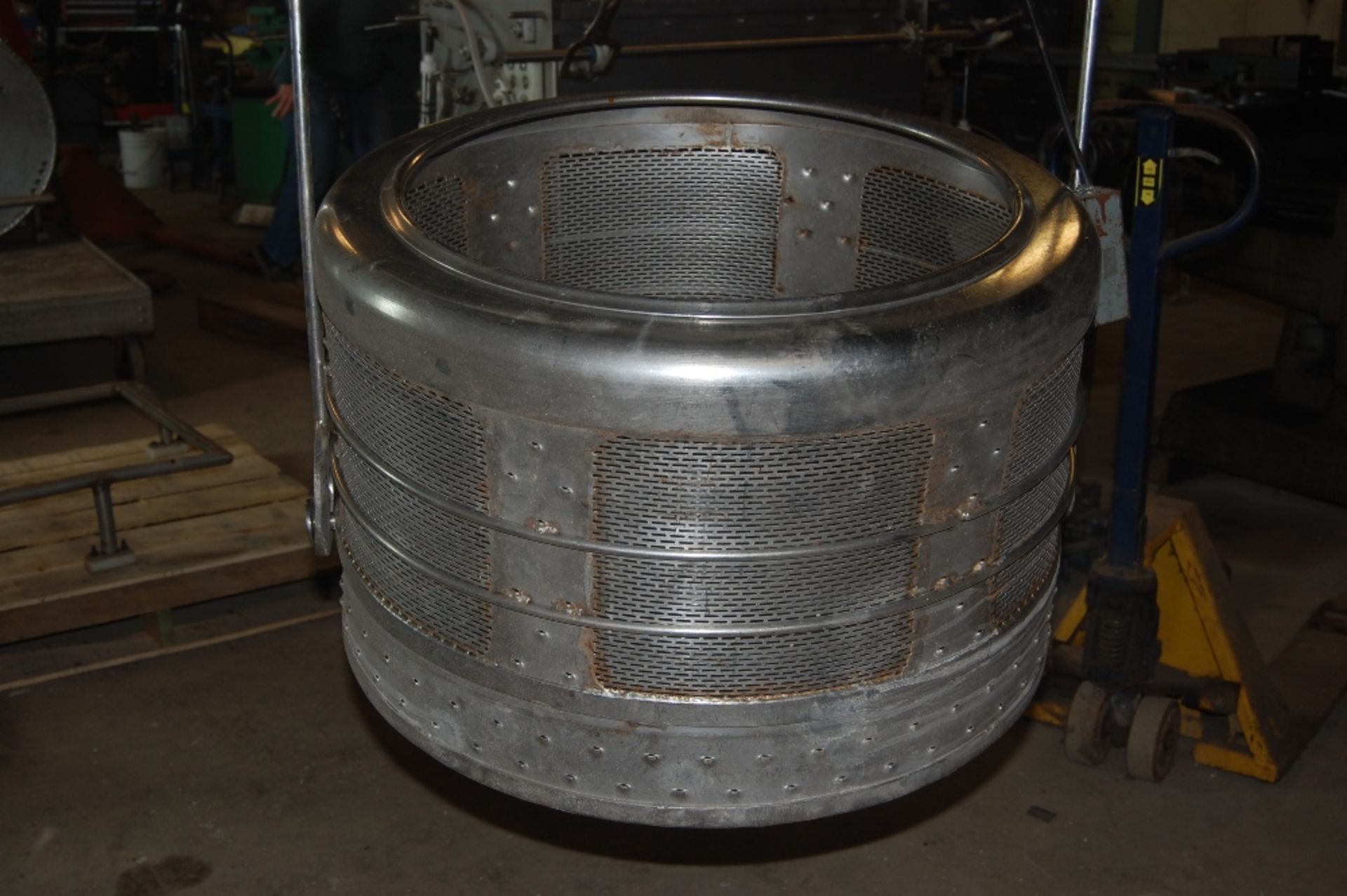 Bock FP90 / 95 perforated baskets (2) 30 X19" with 2 resting frames and 2 yokes ***LOADING FEE OF: $ - Image 5 of 13