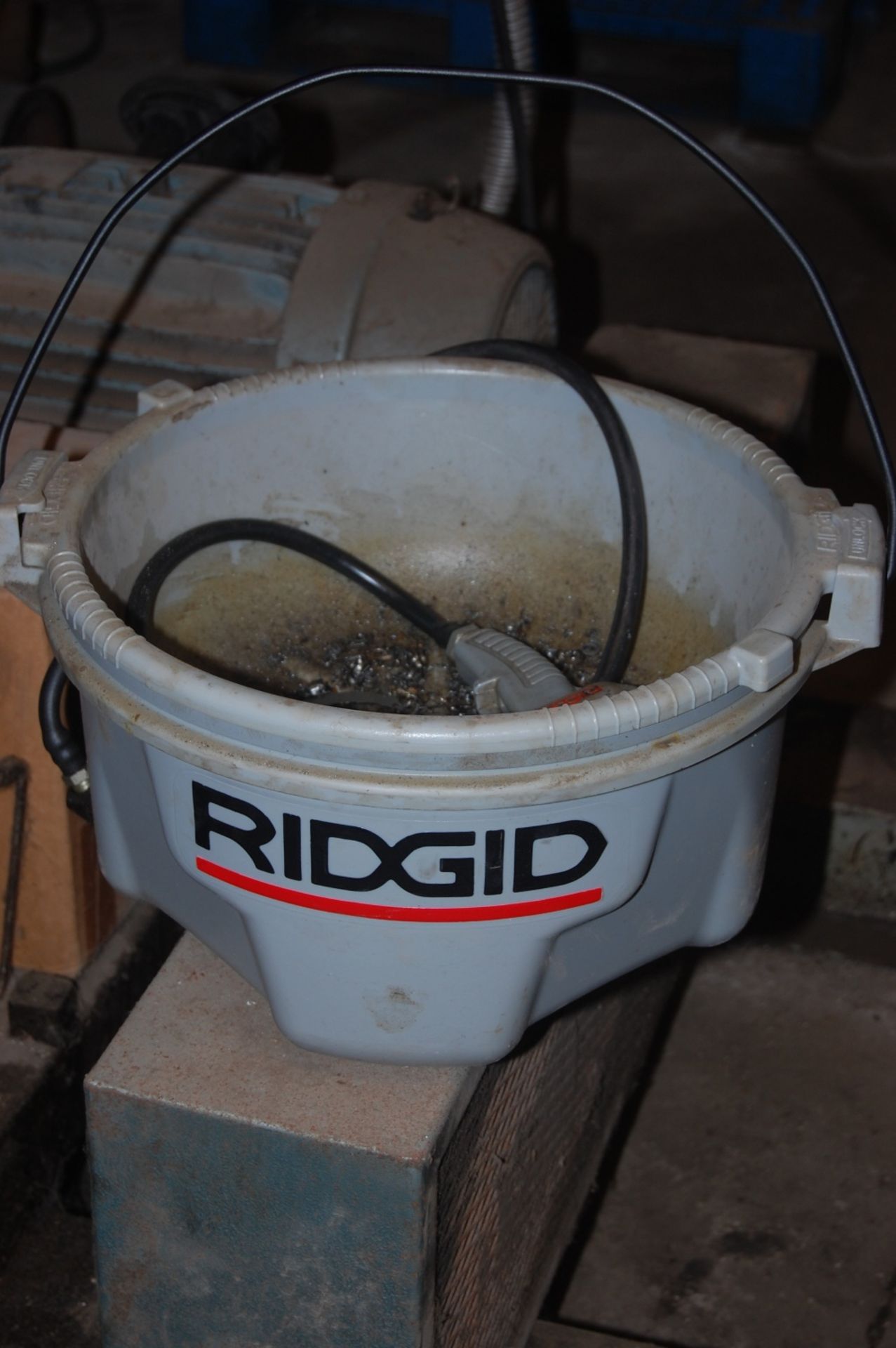 Ridgid pipe threader model 535 with 3 heads on rolling cart includes both work stands ***LOADING FEE - Image 9 of 23