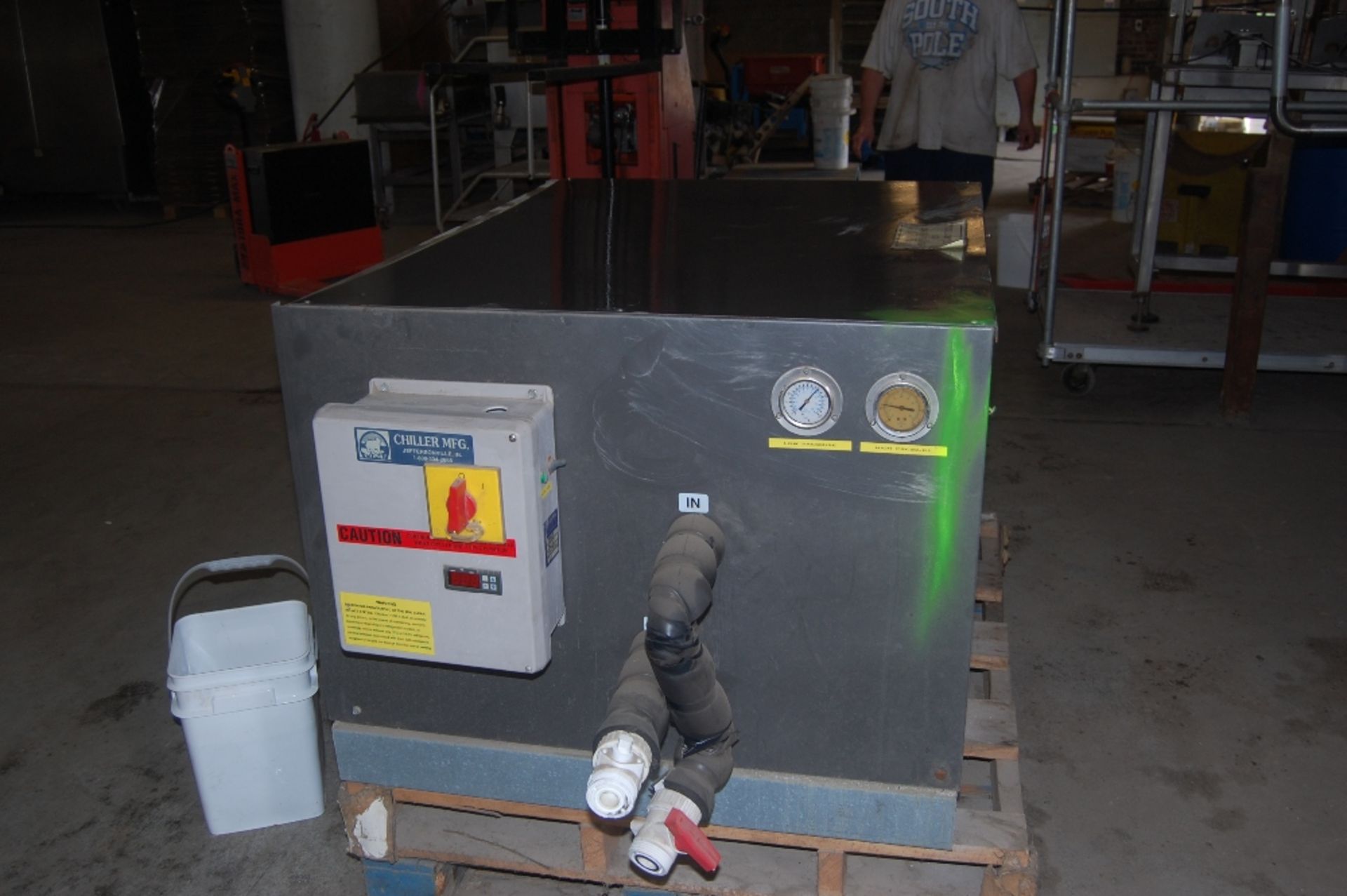 Chiller Mfg water chiller 1/3 HP 3 ton 220 volt 3 phase RC 3 38000 BTU/hr R 22 48 x 37 x 29 inch - Image 2 of 9