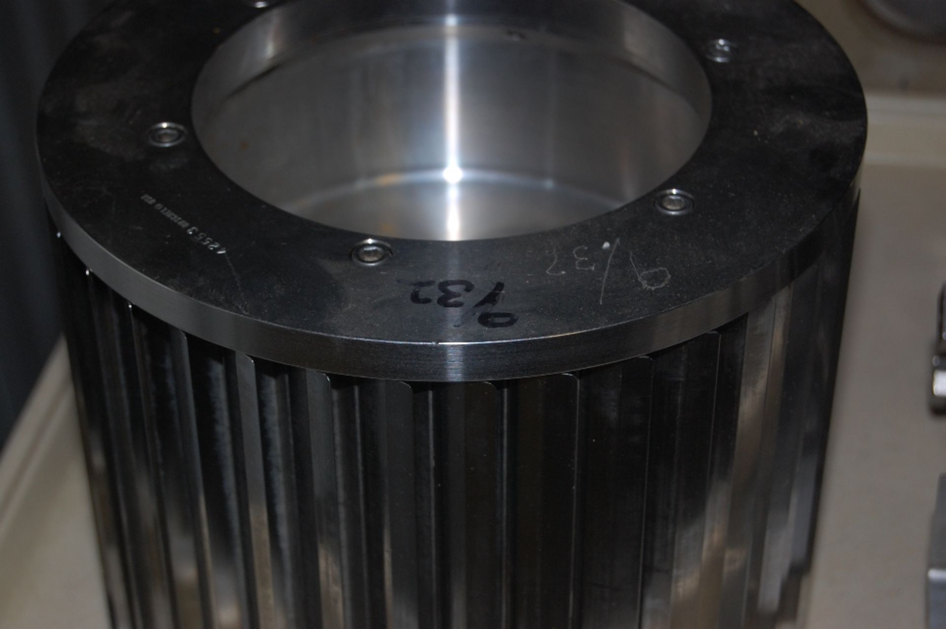 Urschel sprint 9/32 inch crossknife spindle assembly and 1/4 circular spindle support assembly - Image 4 of 4