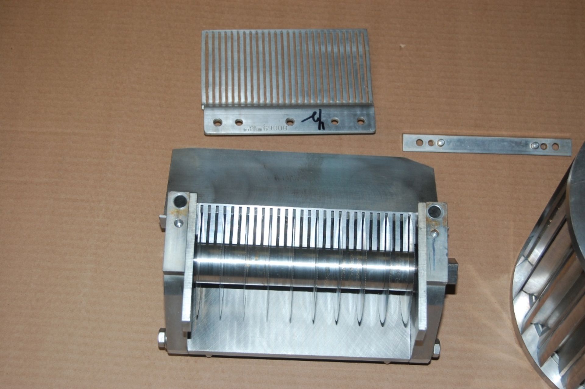 Urschel sprint 1/2 inch crossknife spindle assembly and circular spindle support assembly stripper - Image 6 of 9