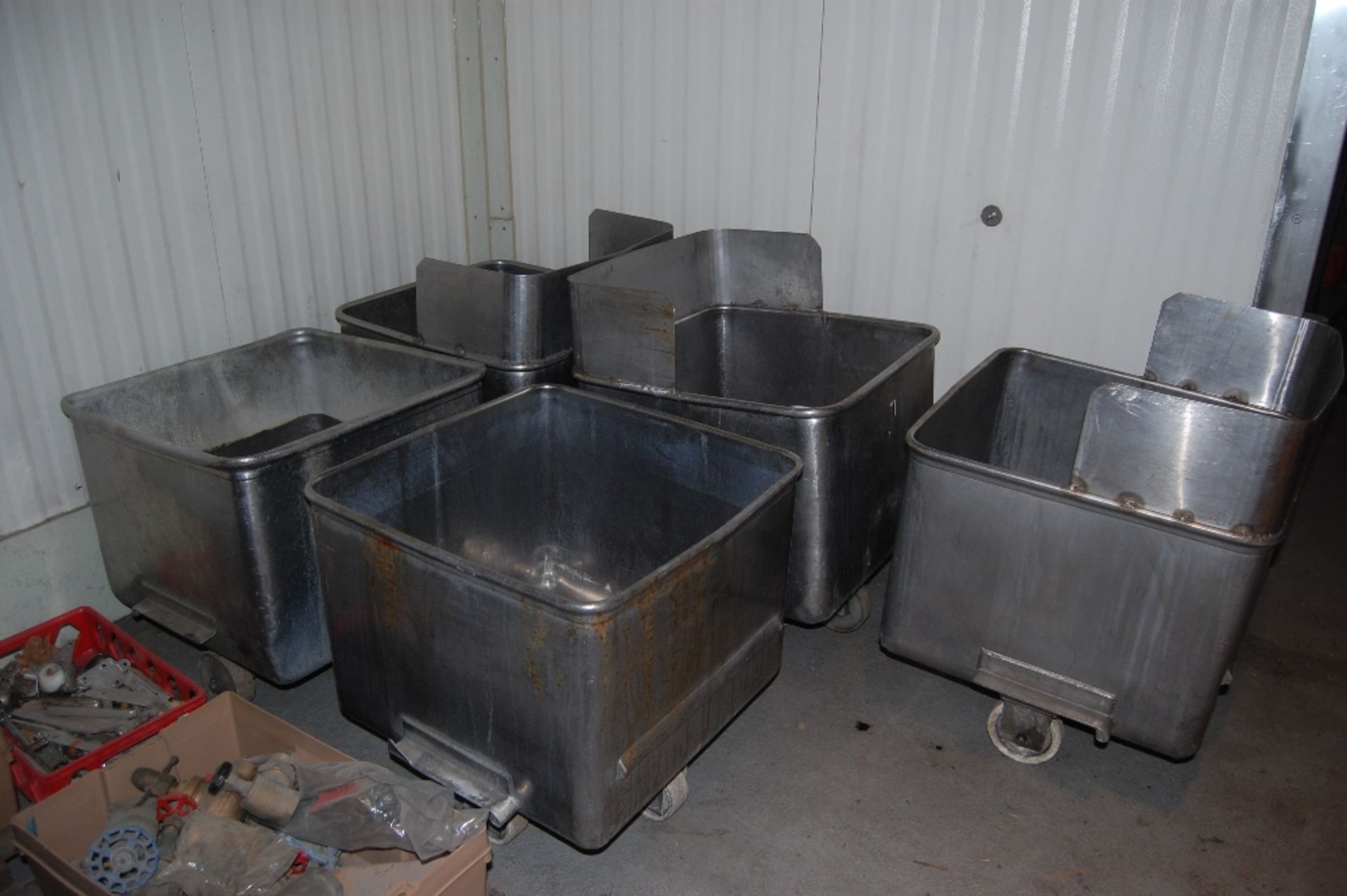 5 - SS meat buggies 26 X 26 inches ***LOADING FEE OF: $ 100 will be added to the winnger bidder's