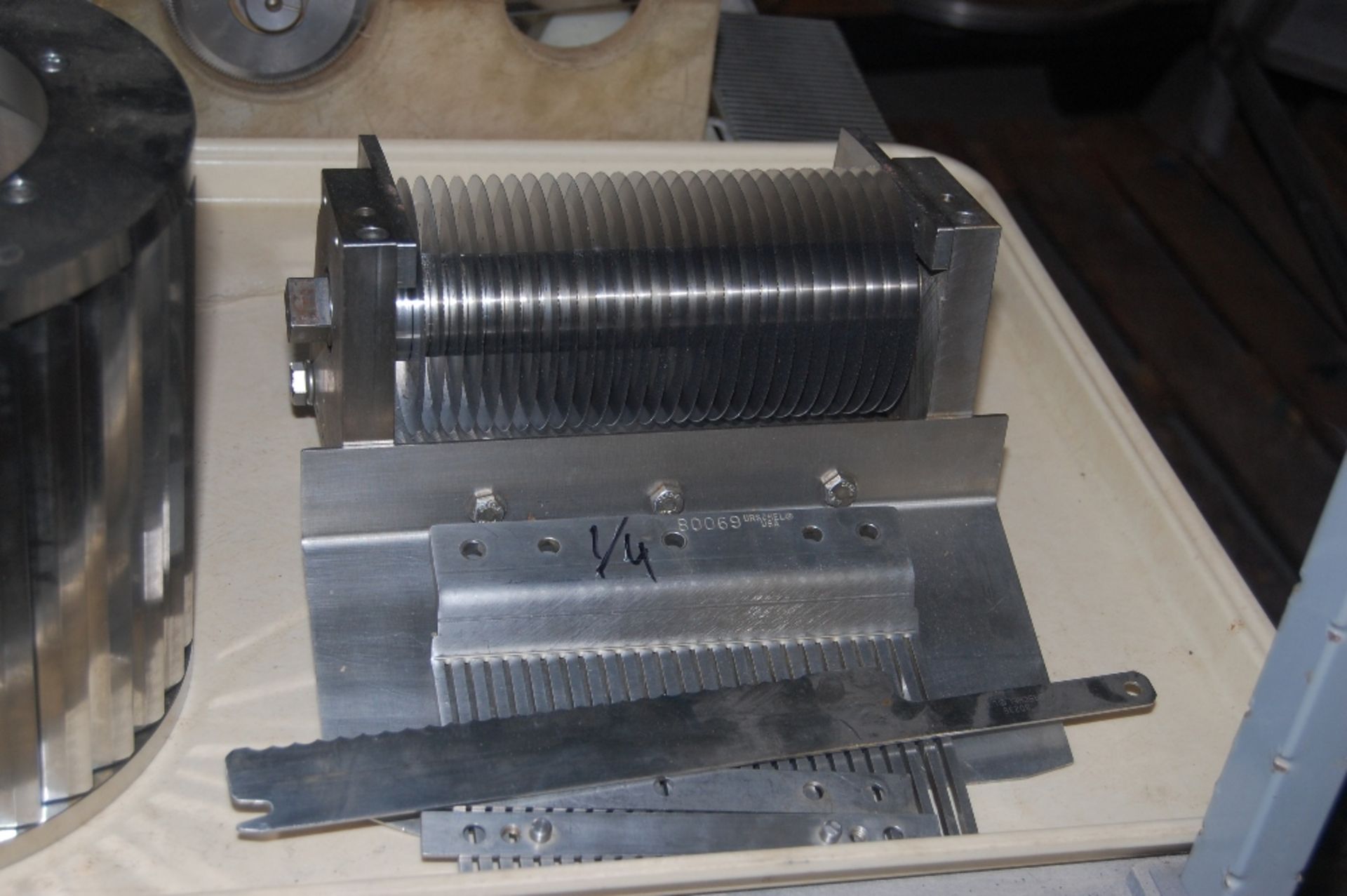 Urschel sprint 9/32 inch crossknife spindle assembly and 1/4 circular spindle support assembly - Image 3 of 4