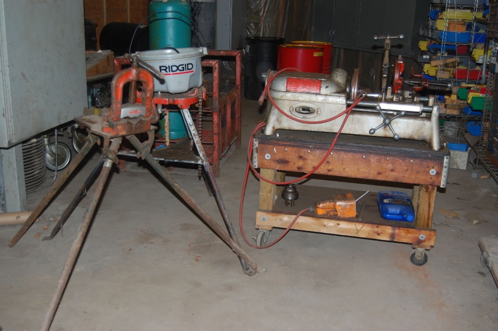 Ridgid pipe threader model 535 with 3 heads on rolling cart includes both work stands ***LOADING FEE - Image 14 of 23
