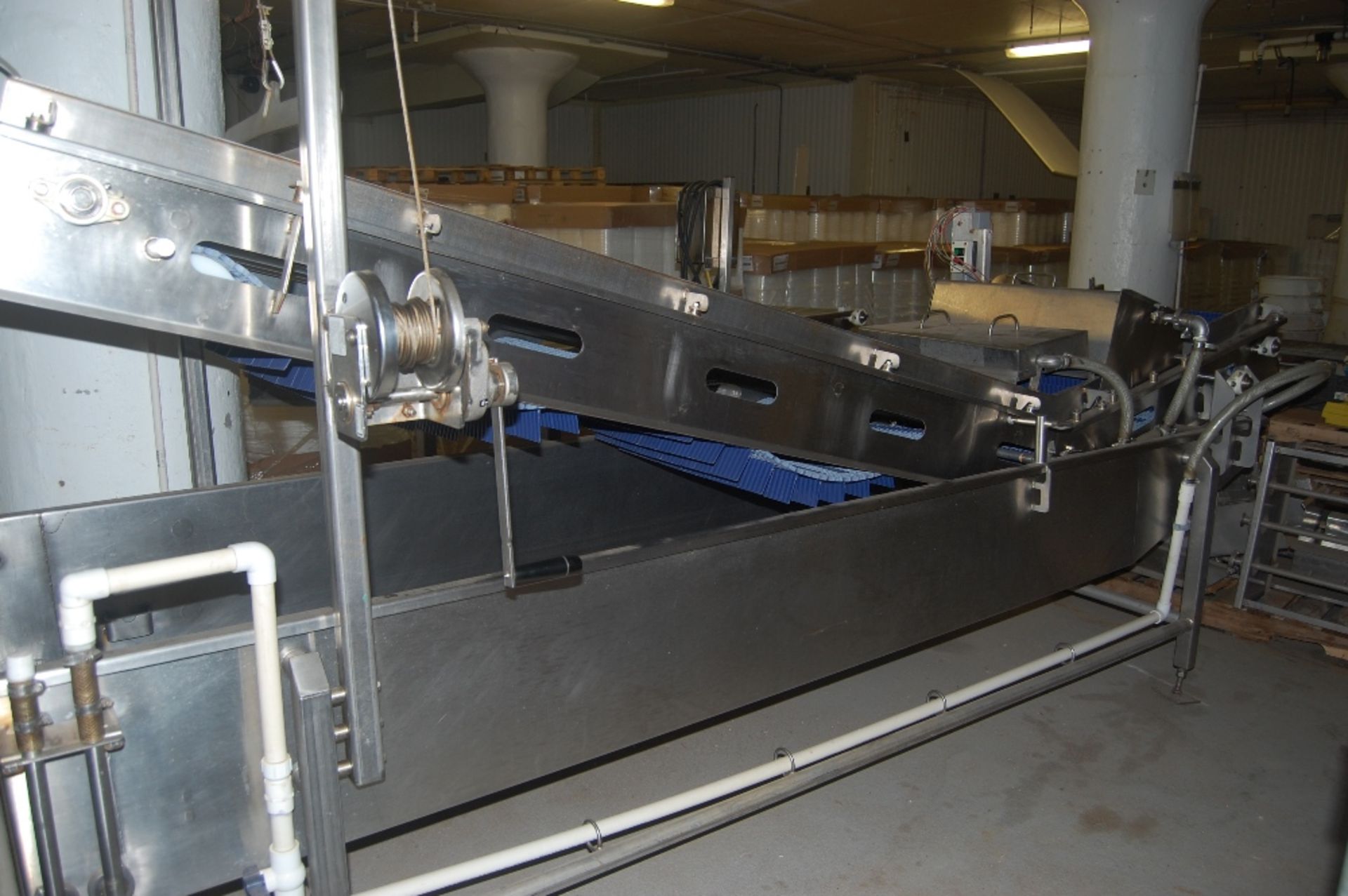 Vegetable washer & conveyor w poly cleated 24 inch belt 208 / 460V 3ph motor SS 16" deep x 13 ft - Image 11 of 19