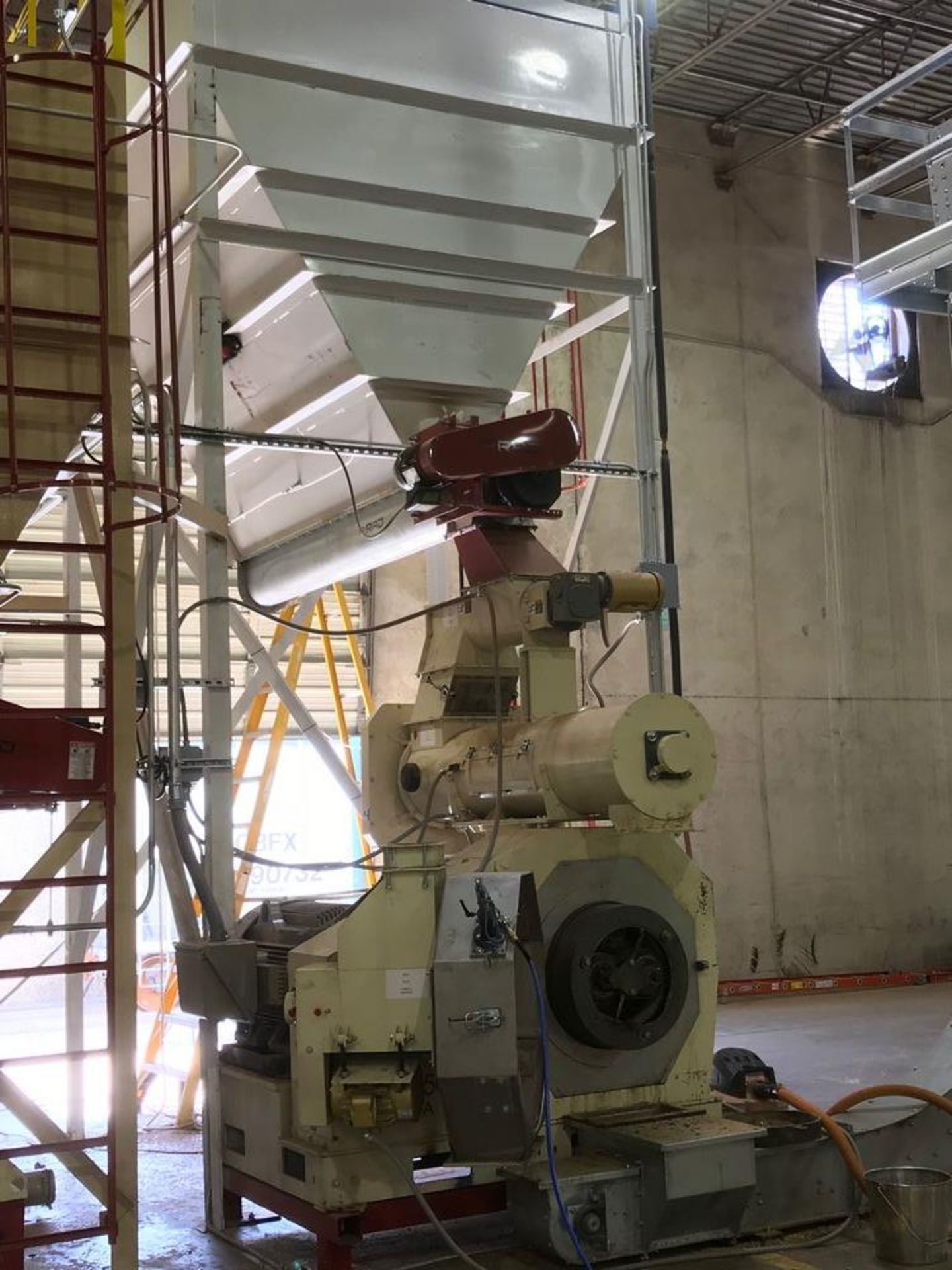 Dallas, TX Large Bulktech sawdust bin with Rad auger and stand, new approx 2017 (torit collector and - Image 2 of 2