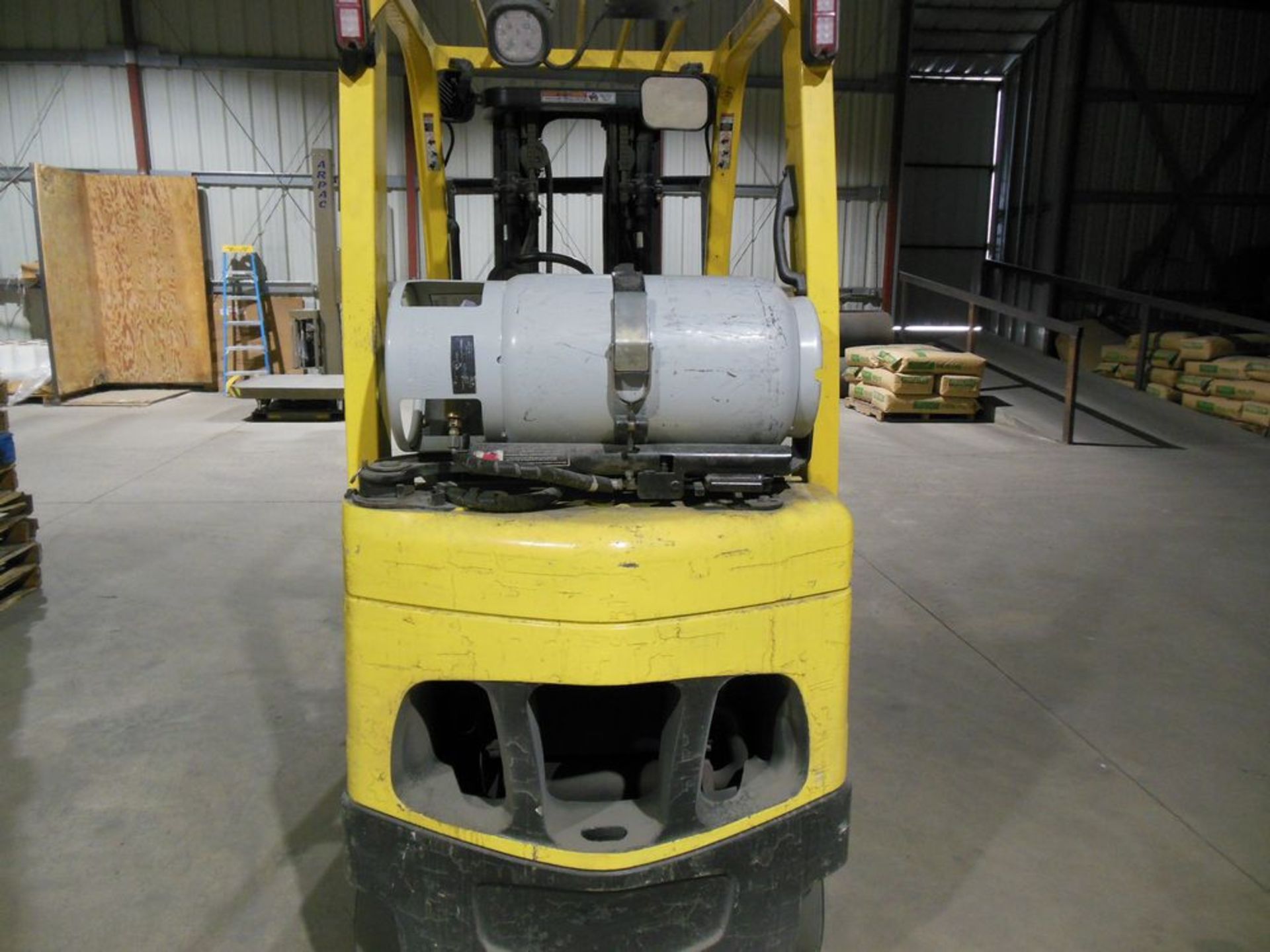 Hyster S40 LNG forklift; soft-cushion tires, 4 function controls (lift/lower, tilt, load shift, fork - Image 2 of 4