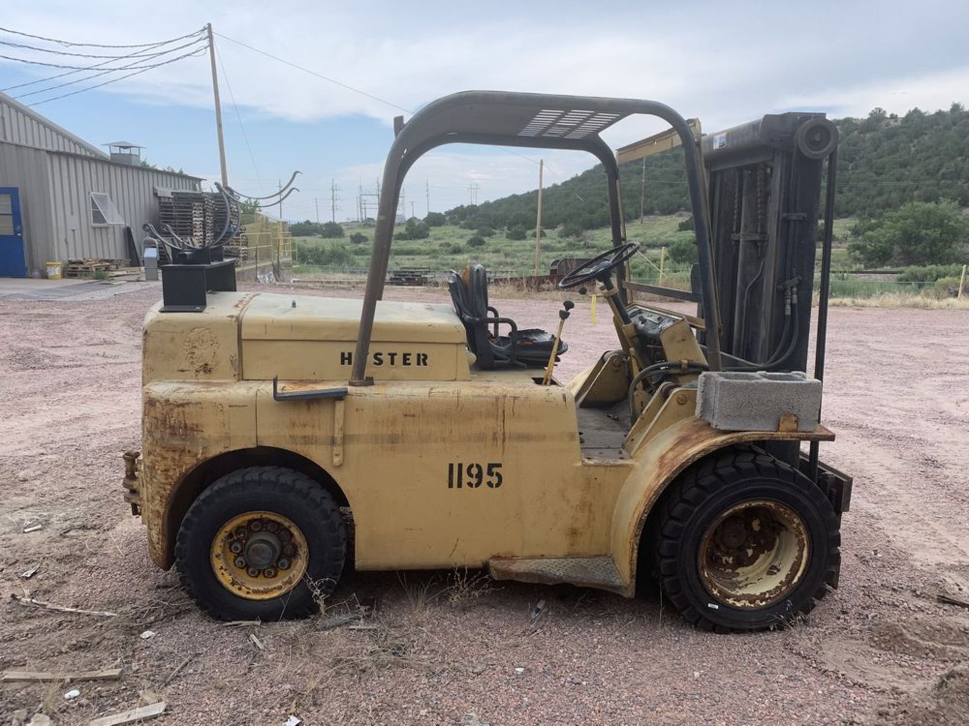 Canon City CO Hyster 8000 forklift, LP, recent pneumatic tires, double mast, running when taken