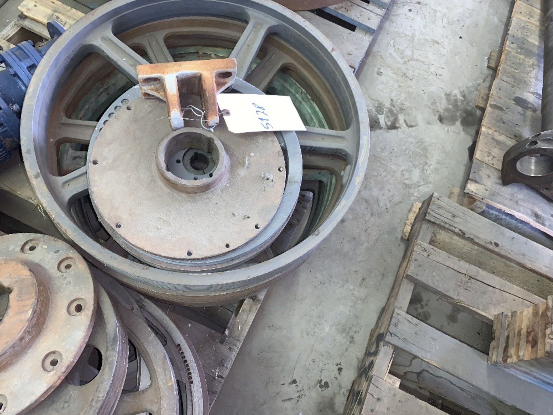 Canon City CO LOT: Misc pulleys, hinge, bearings, etc...(gearmotor not included) ***Loading Fee